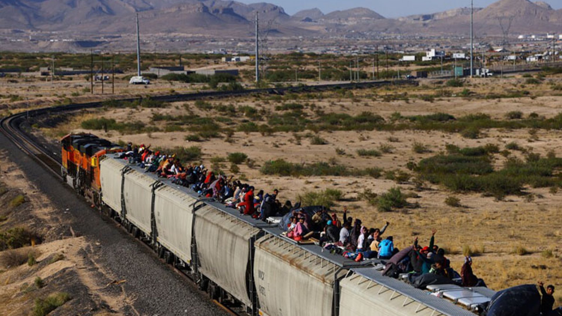 Piden en EU abrir paso al tren en frontera con Texas