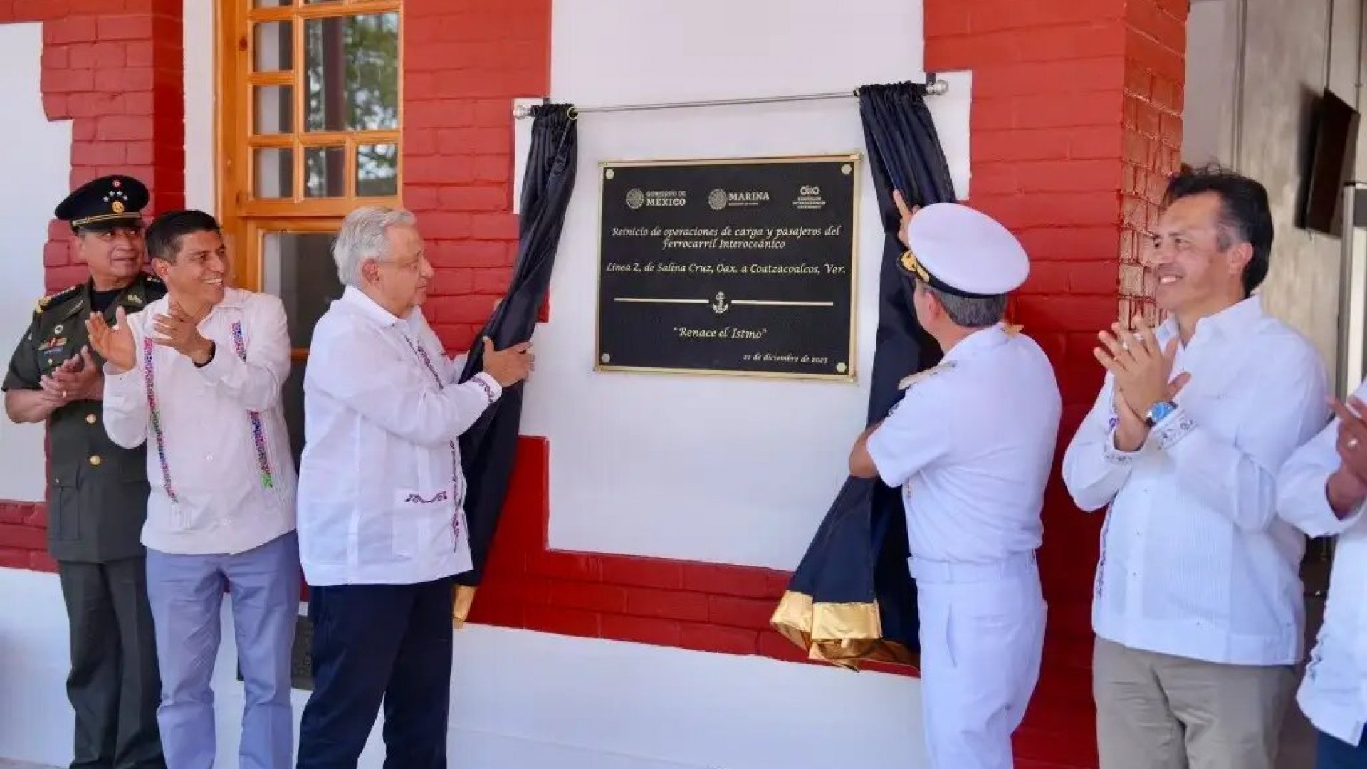 AMLO encabeza inauguración del Ferrocarril Interoceánico de México