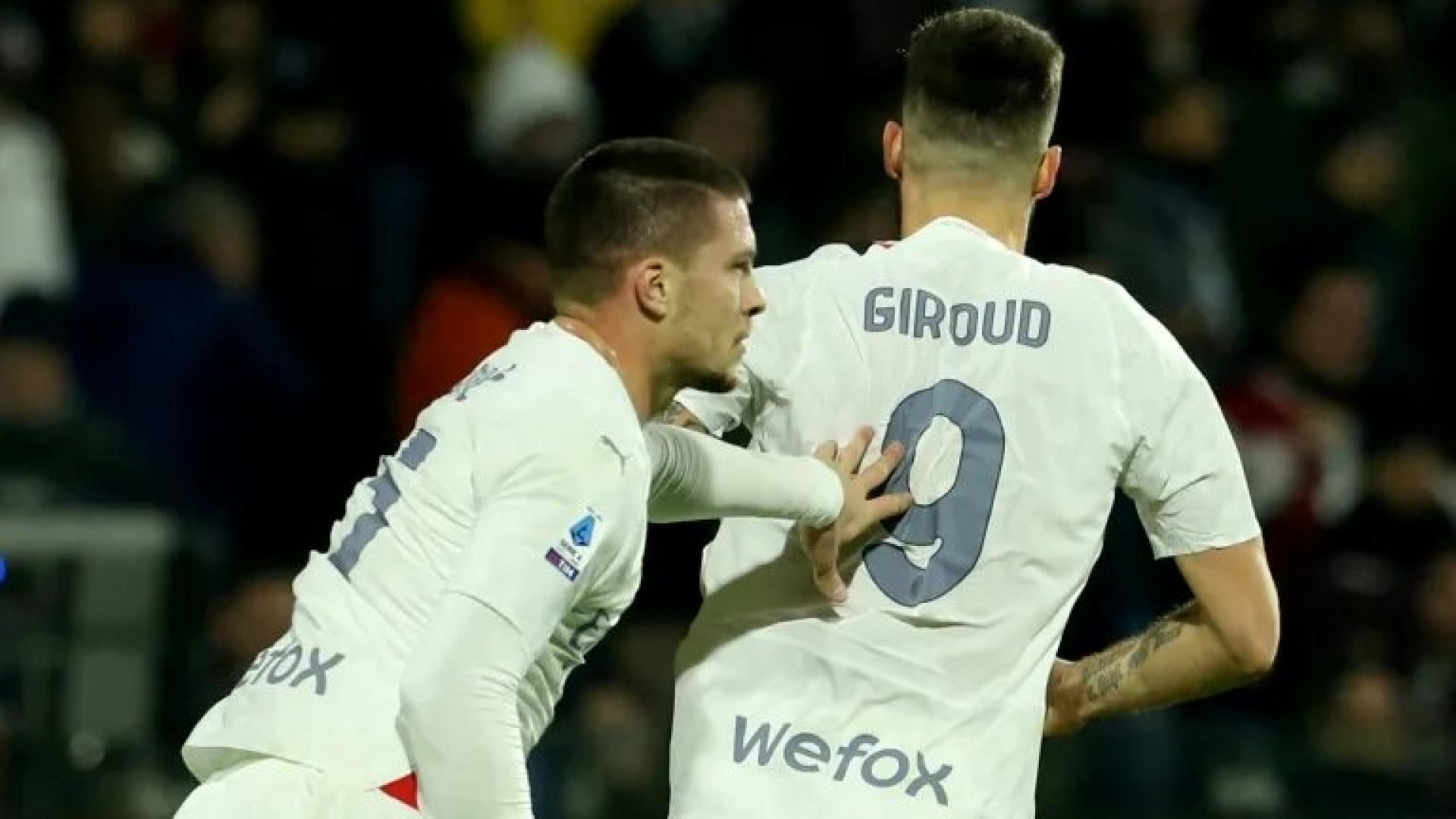 Jovic evita la derrota del Milan contra la colista Salernitana
