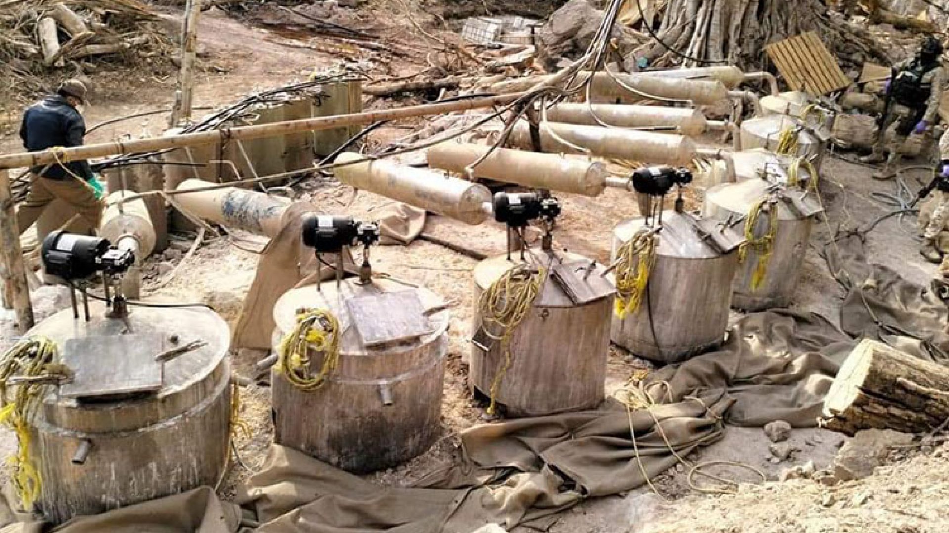 Aseguran narcolaboratorio con 60 toneladas de precursores químicos en Sonora