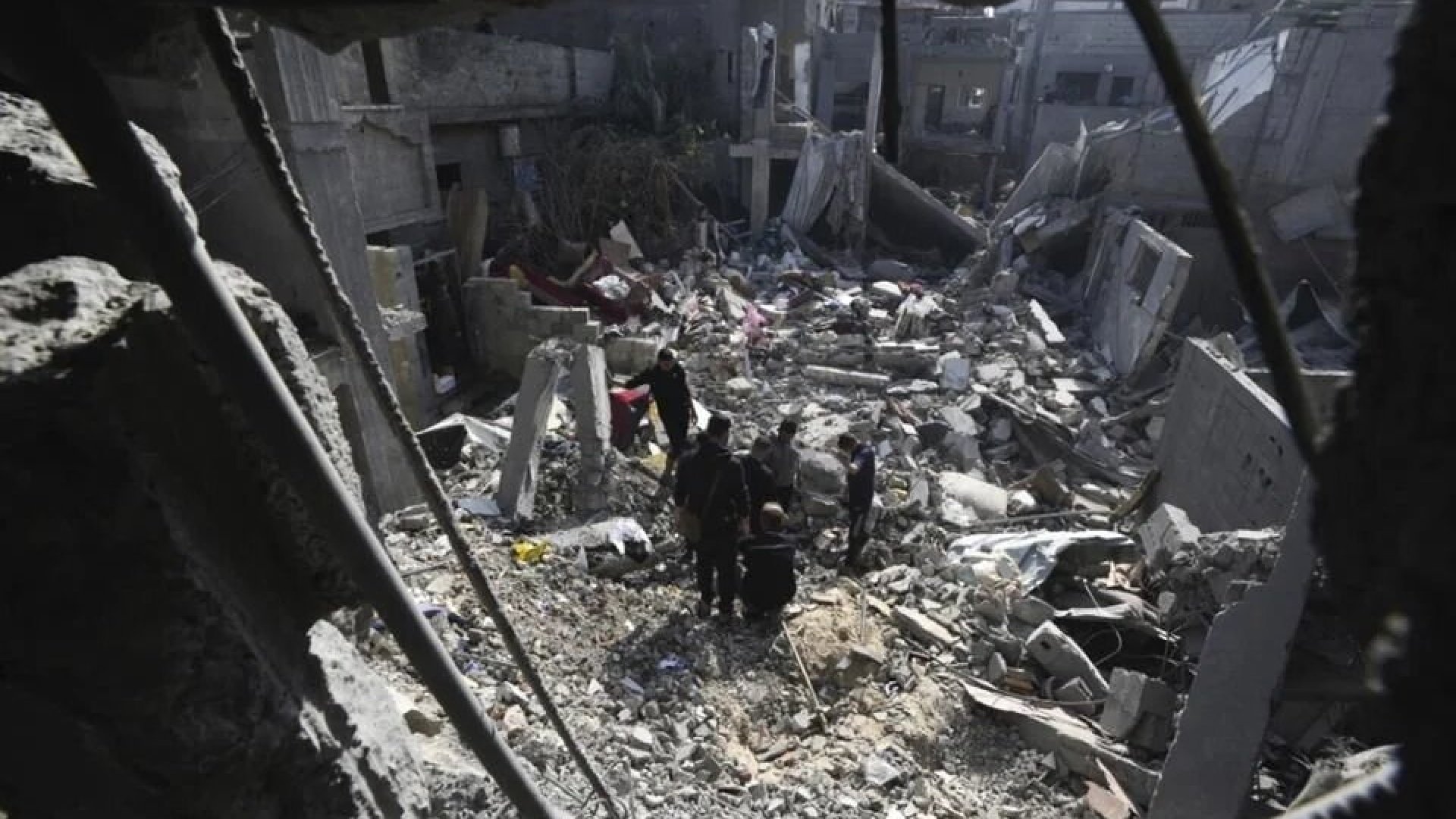 Mueren al menos 70 en ataque israelí en centro de Gaza