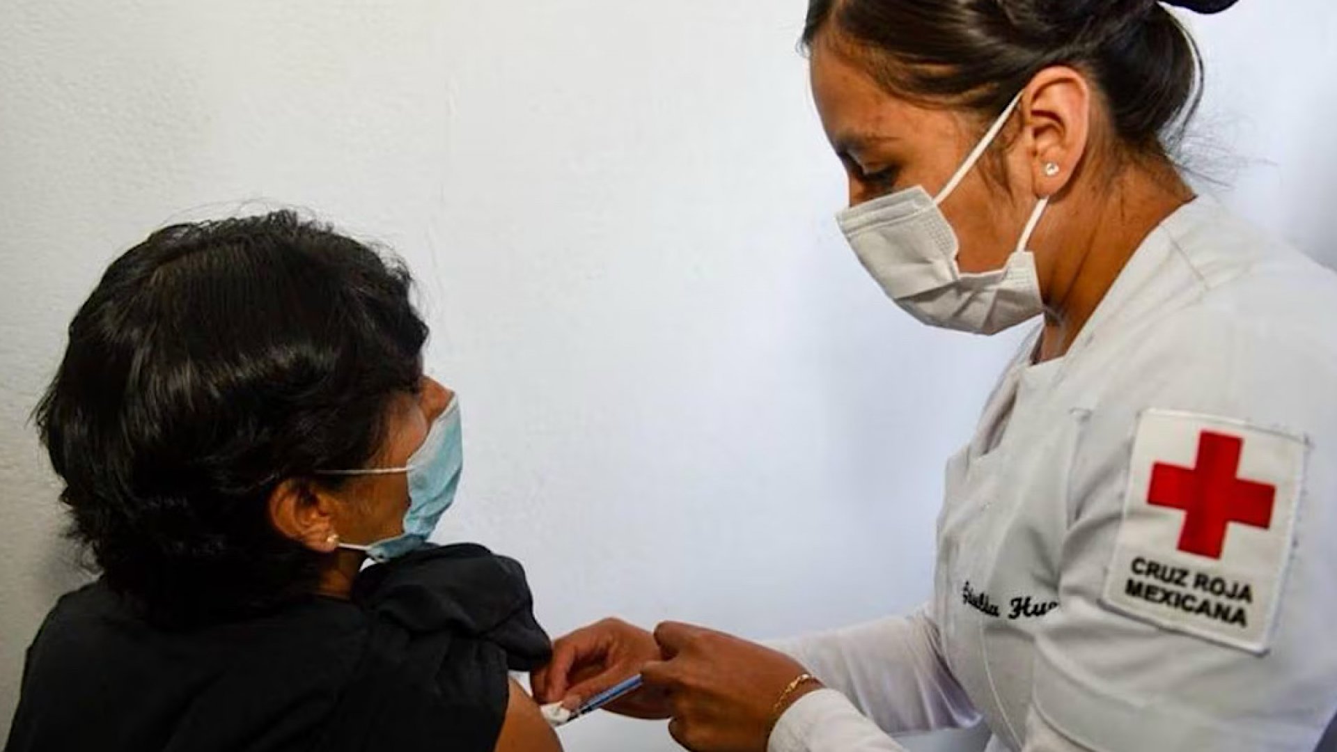 La Cruz Roja Mexicana inicia venta y aplicación de la vacuna Pfizer contra COVID-19