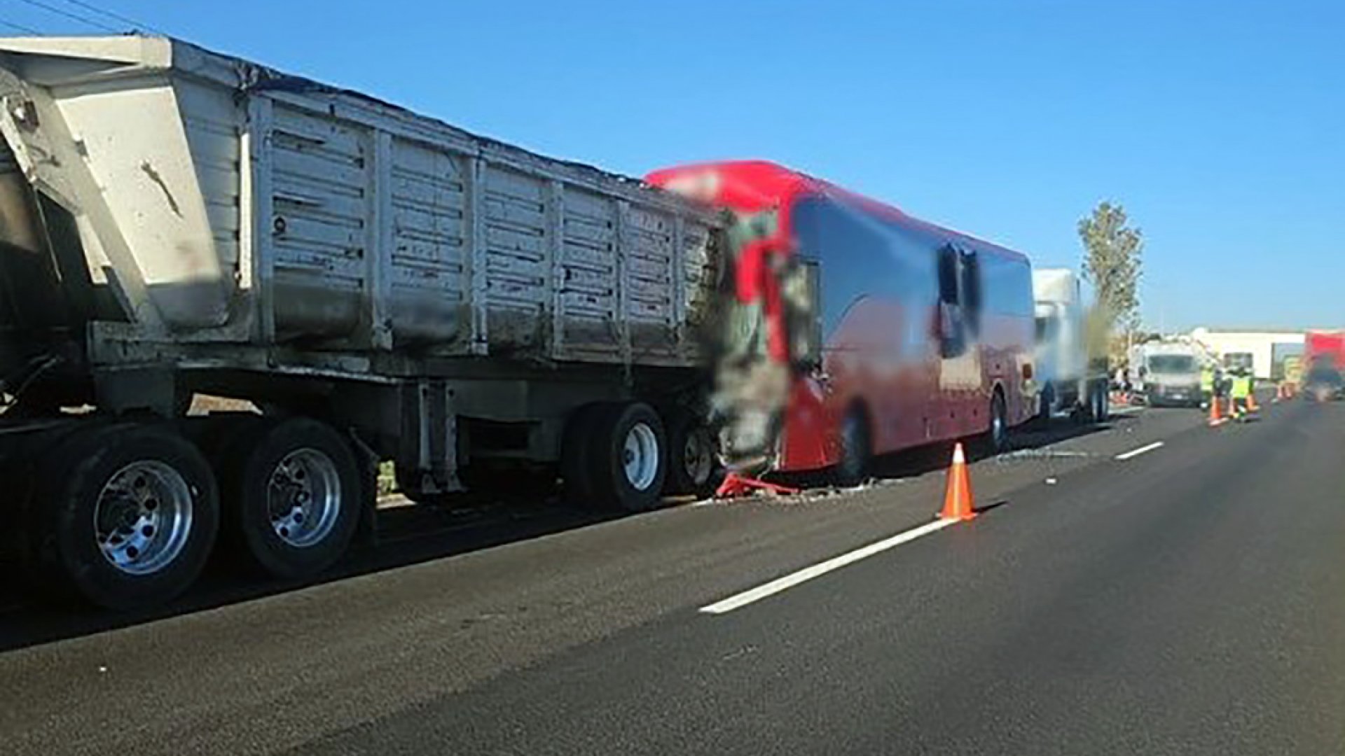 Choque entre camión de carga y autobús de pasajeros deja 27 heridos en la Puebla-Córdoba