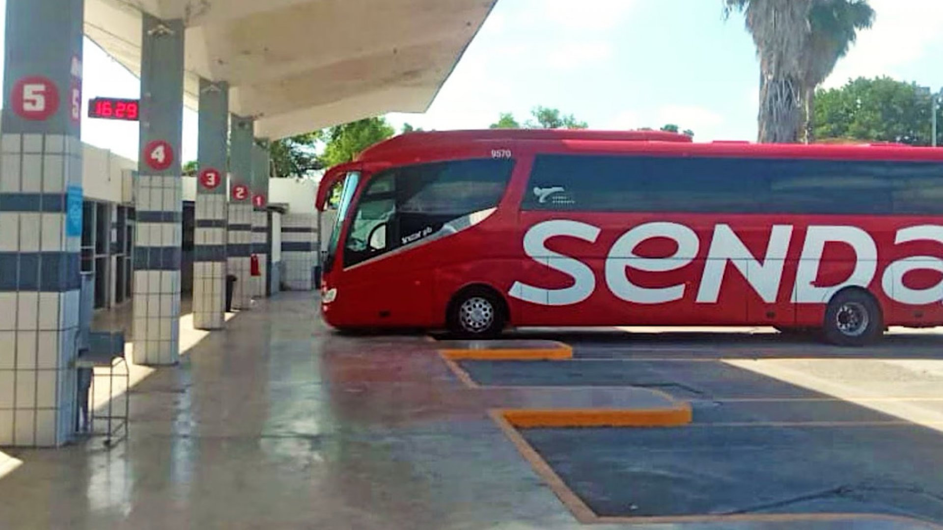 Sicarios interceptan autobús con 36 pasajeros en autopista Matamoros-Reynosa; se desconoce su paradero