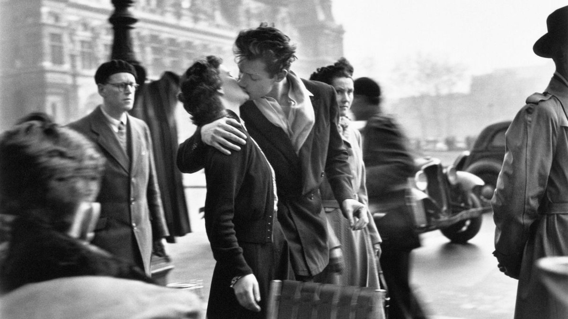 Muere Françoise Bornet, la mujer de la fotografía del beso de Robert Doisneau