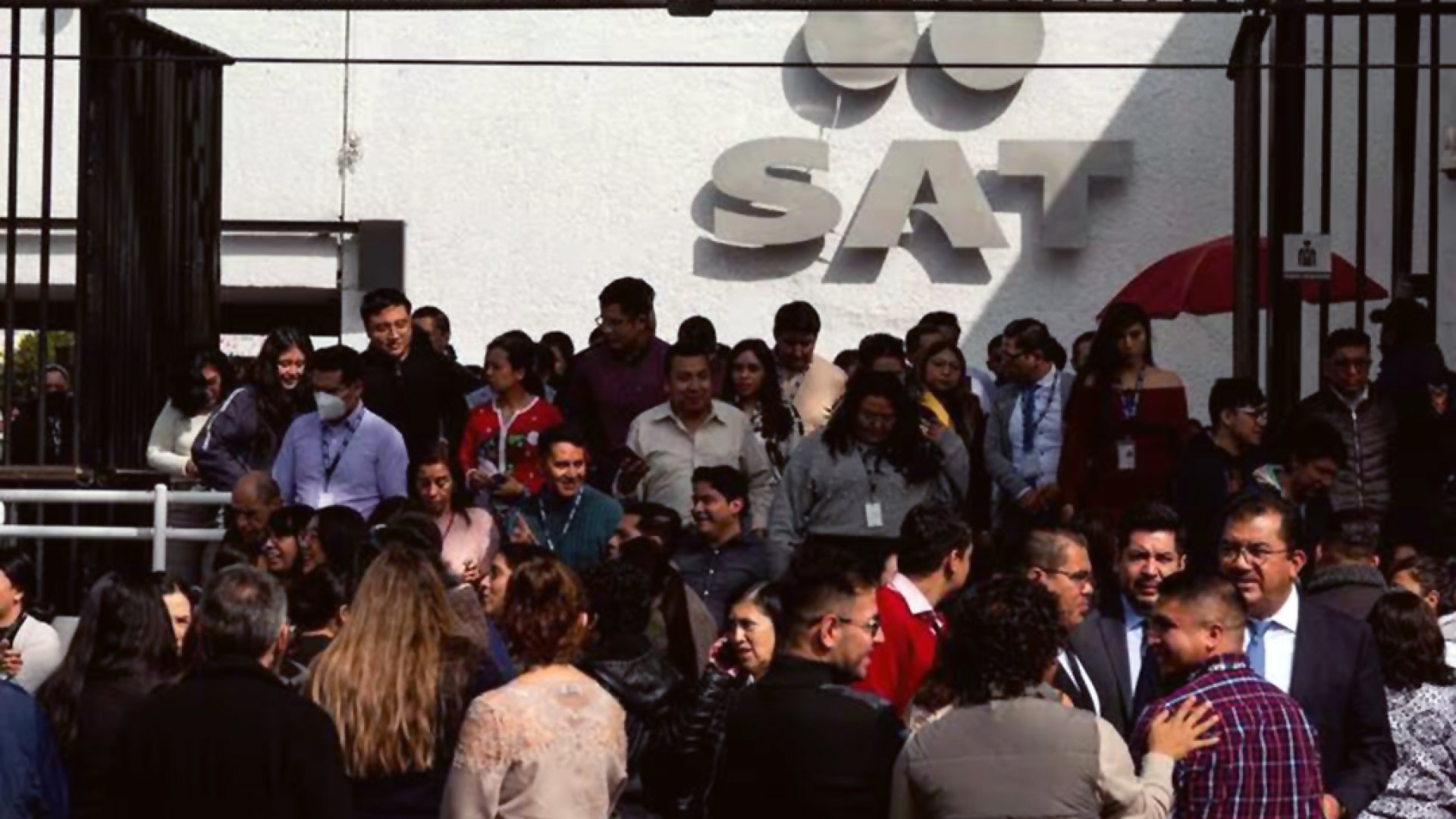 SAT otorga tres meses para que contribuyentes aún emitan facturas en versión 2.0