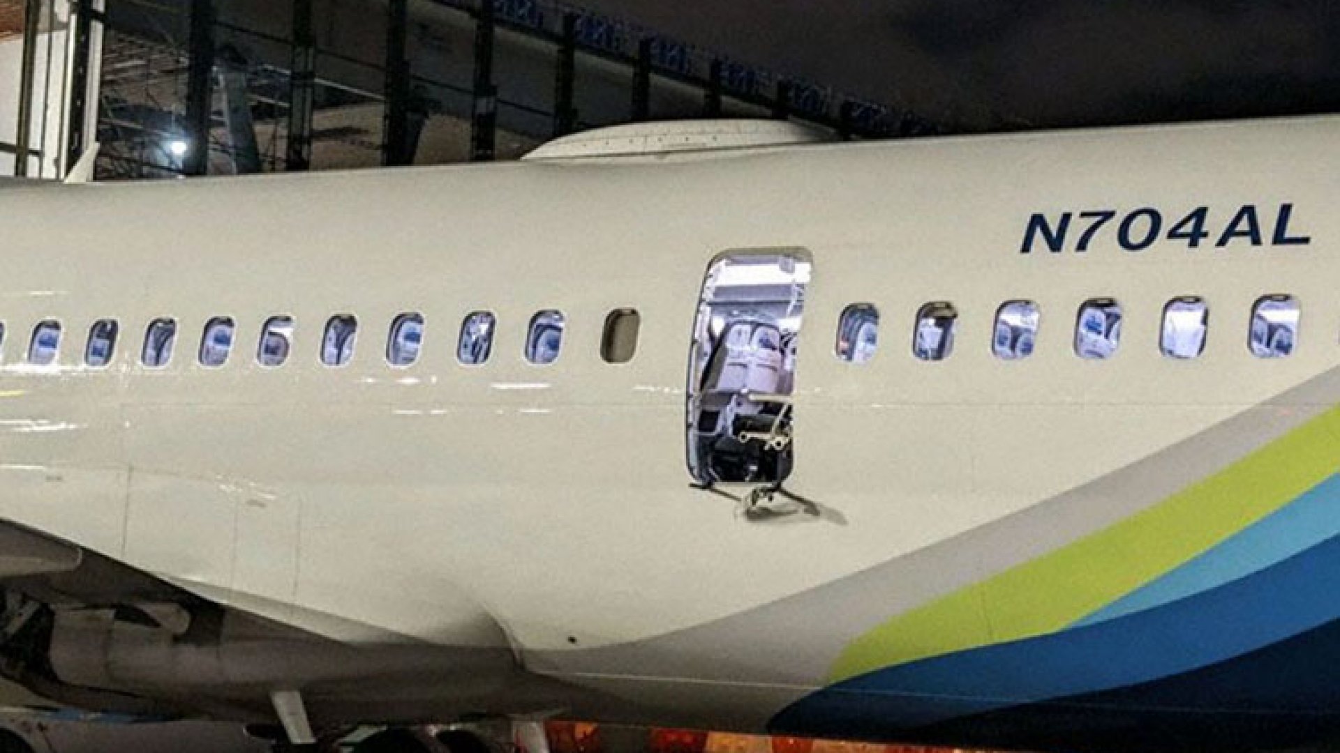 EU inmoviliza los Boeing 737 al desprenderse ventanilla de avión en pleno vuelo