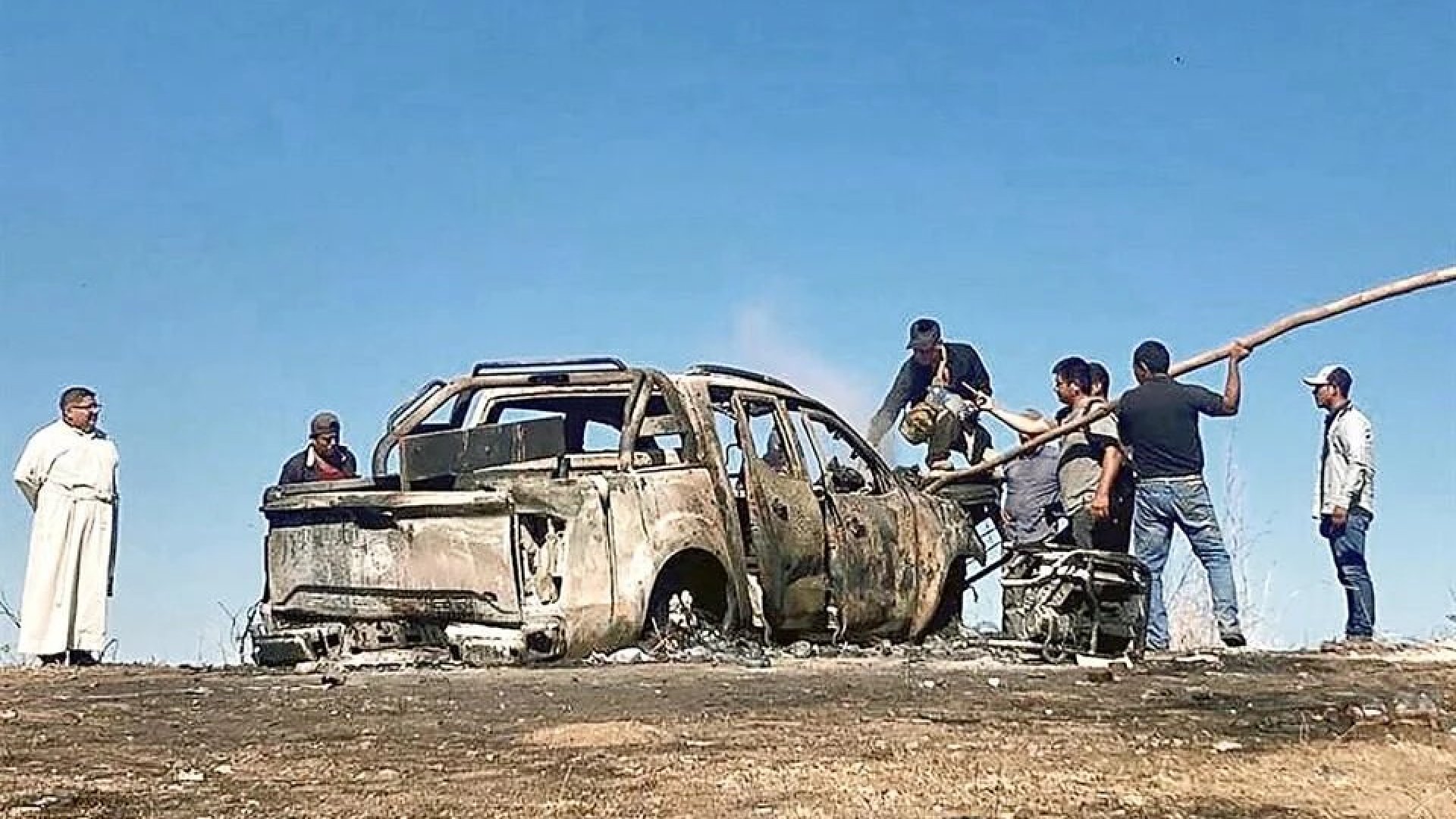 Hallan calcinados; buscan a 15 más