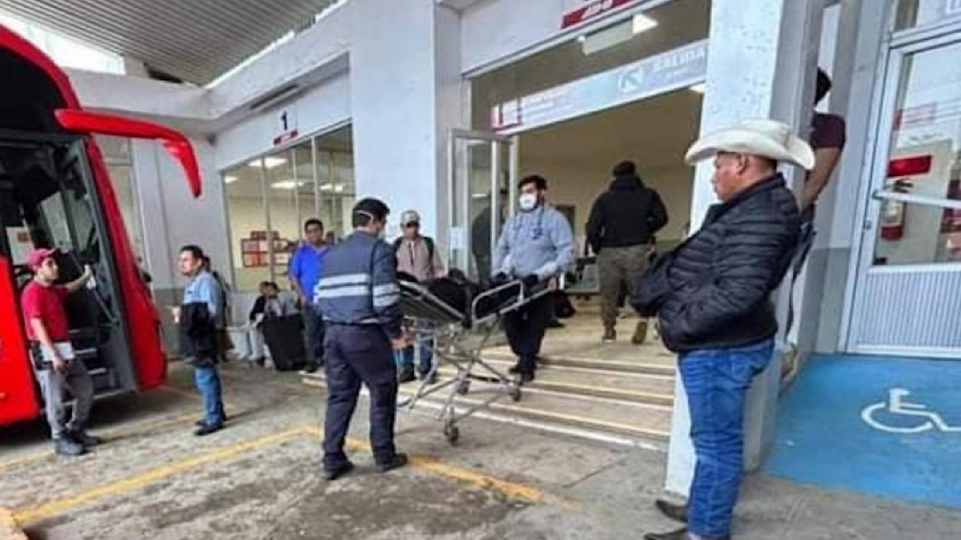 15 personas intoxicadas por comer enchiladas en Huejutla