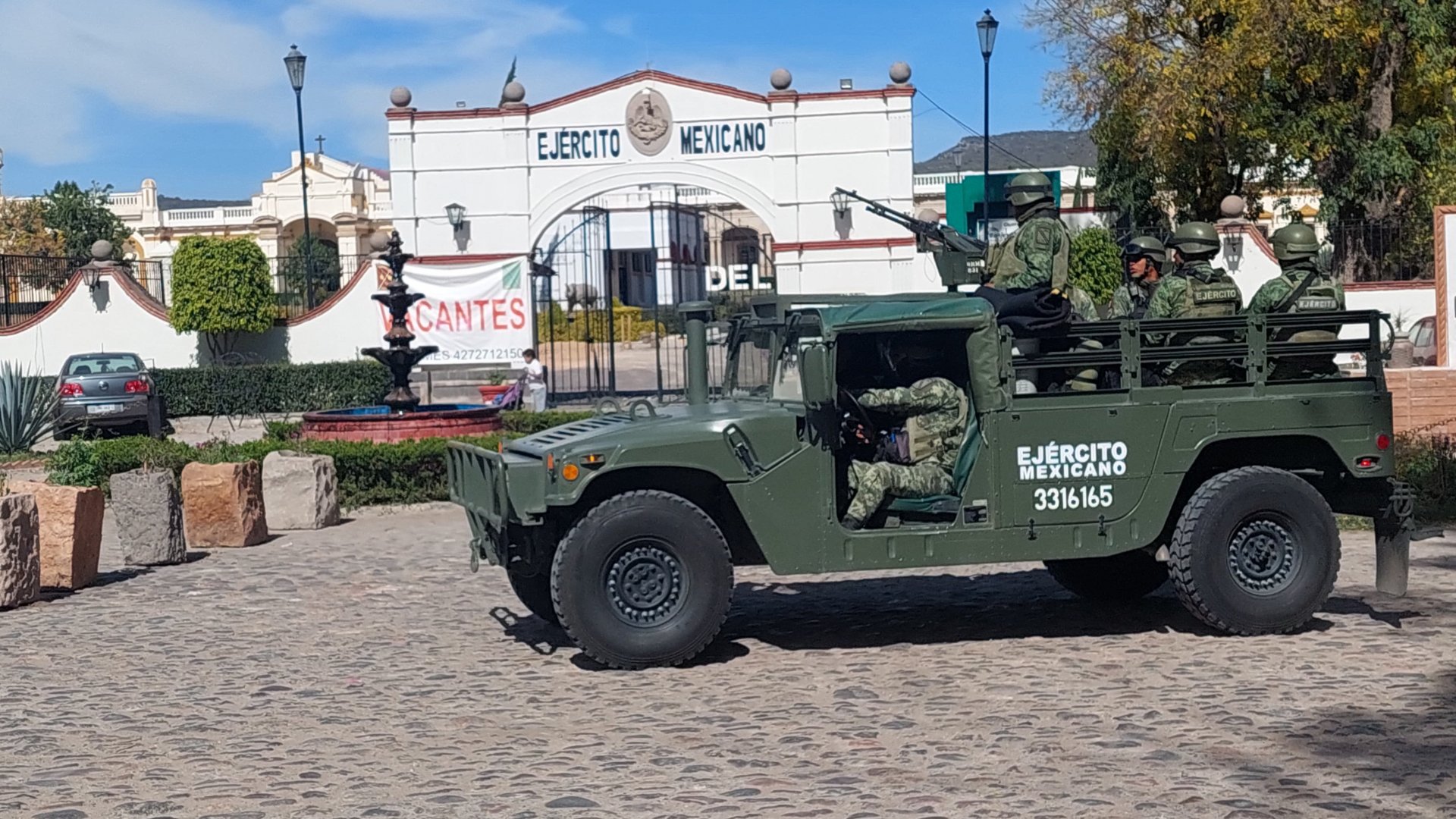 Arriban a Querétaro 300 elementos de seguridad tras hallazgo de cadáveres