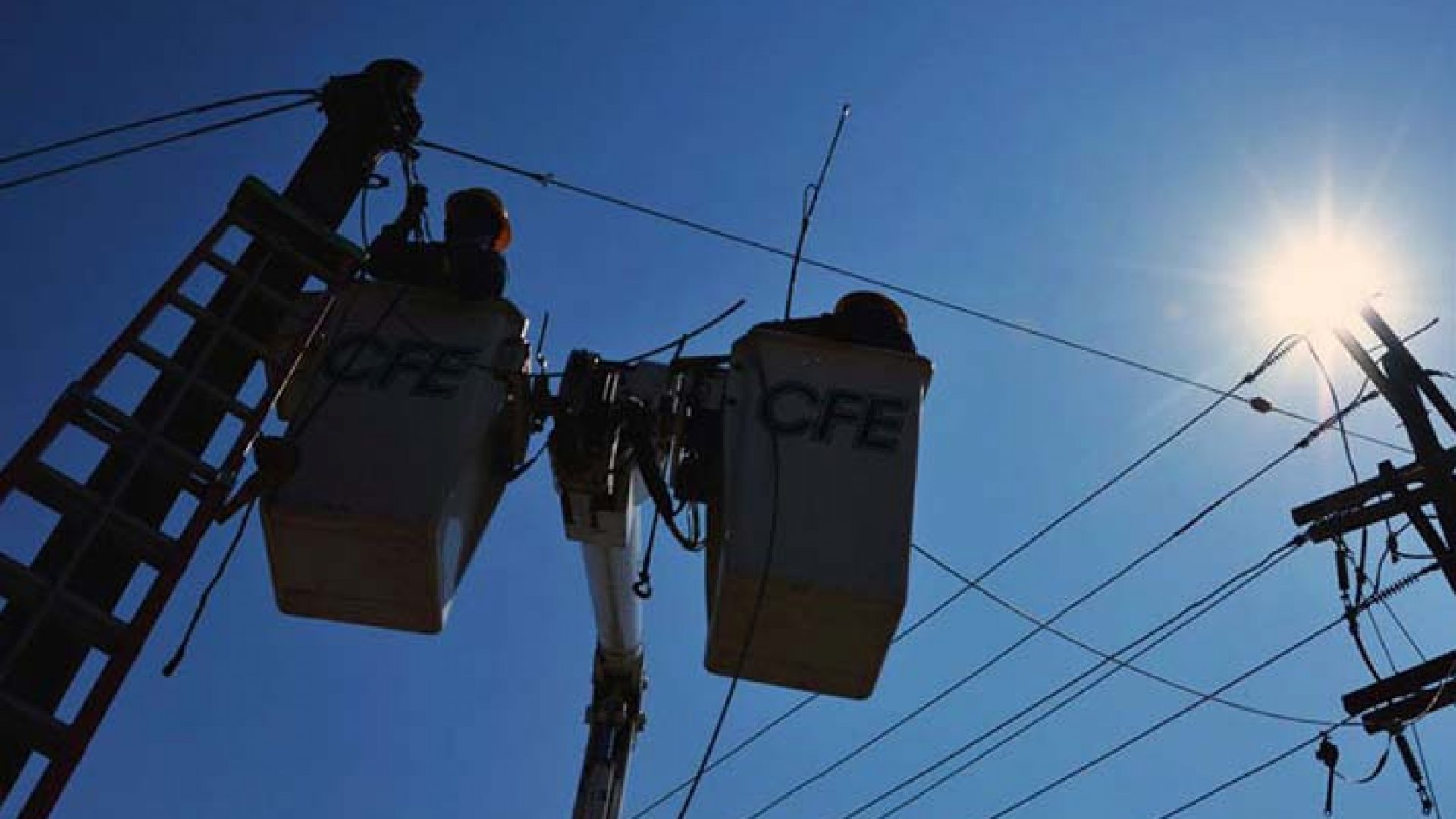 Con privatización, CFE produciría 16% de la energía en México: AMLO