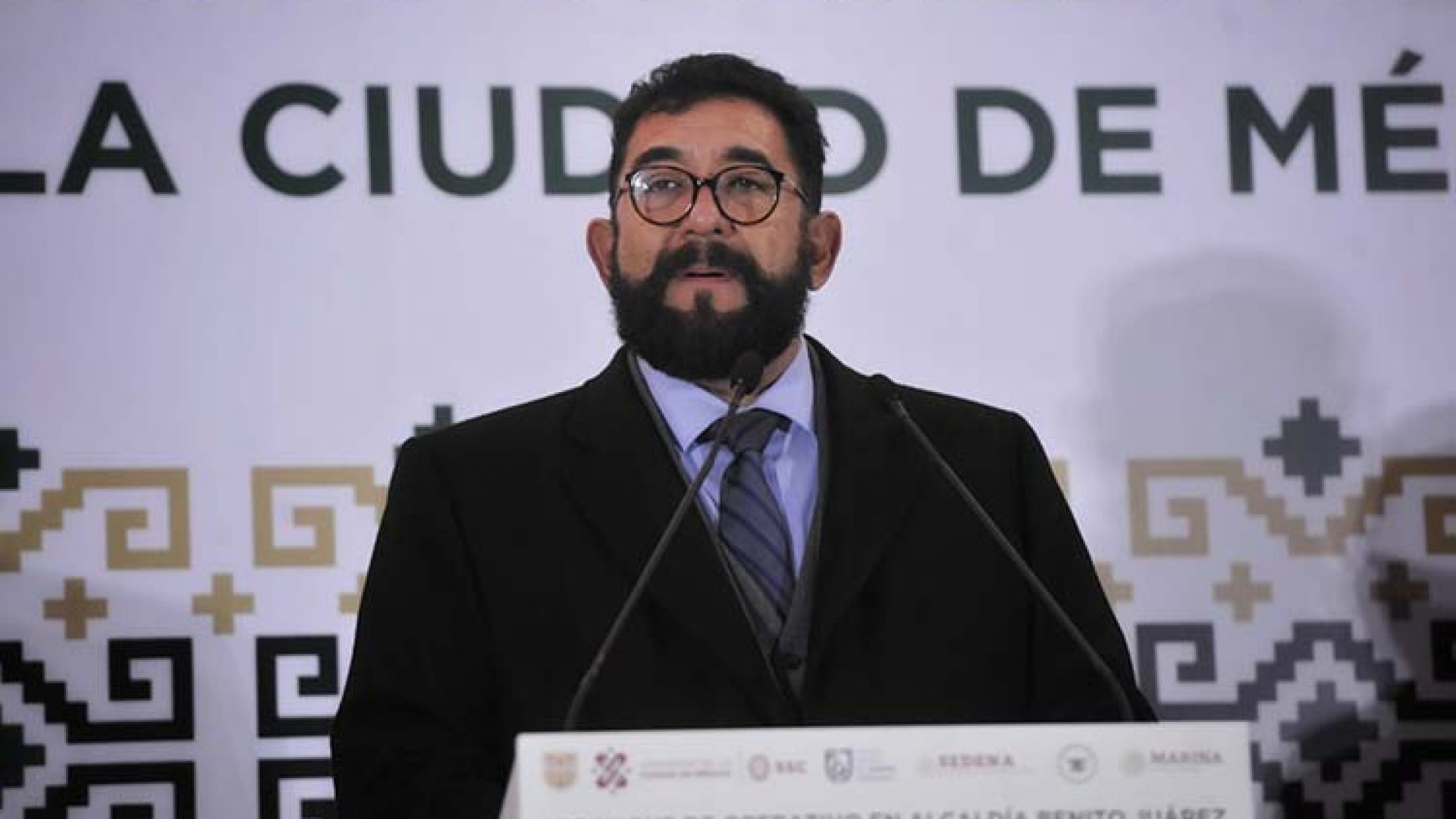 Polemizan por titulación de Ulises Lara