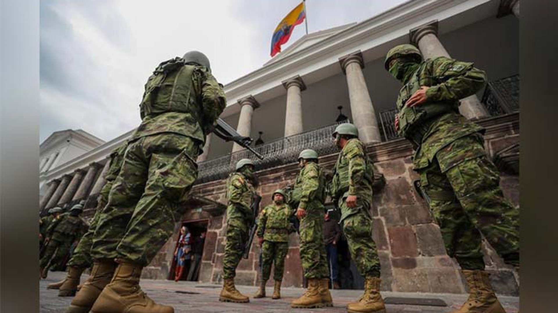 Detiene Ejército de Ecuador a 329 ‘terroristas’ en 24 horas