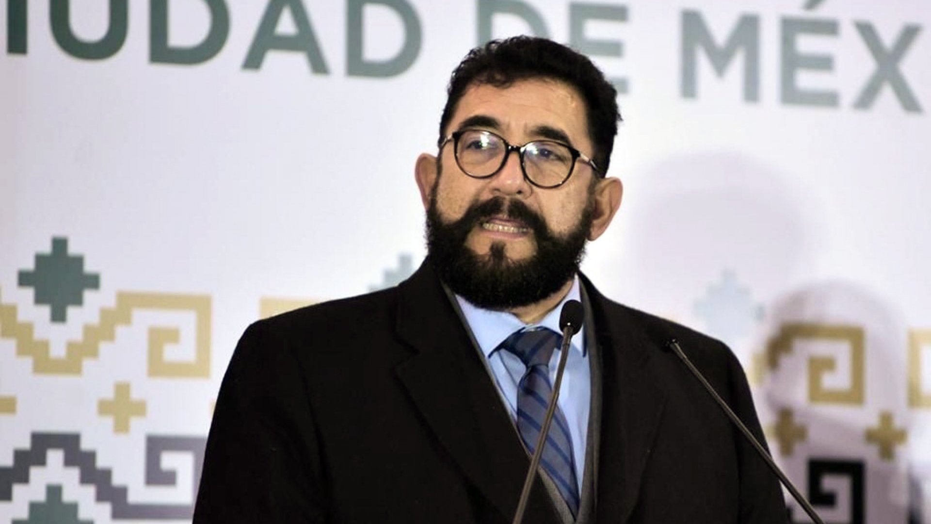 Ulises Lara se titula en ‘fast track’: SEP expide cédula de licenciado en Derecho
