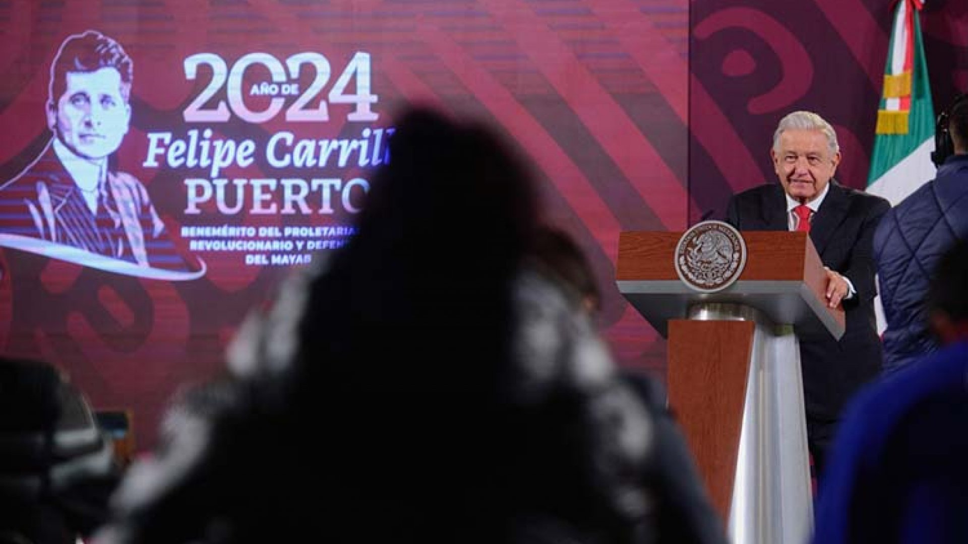 ‘Se ve mucho la mañanera’, presume AMLO tras resultados de Premios Esland