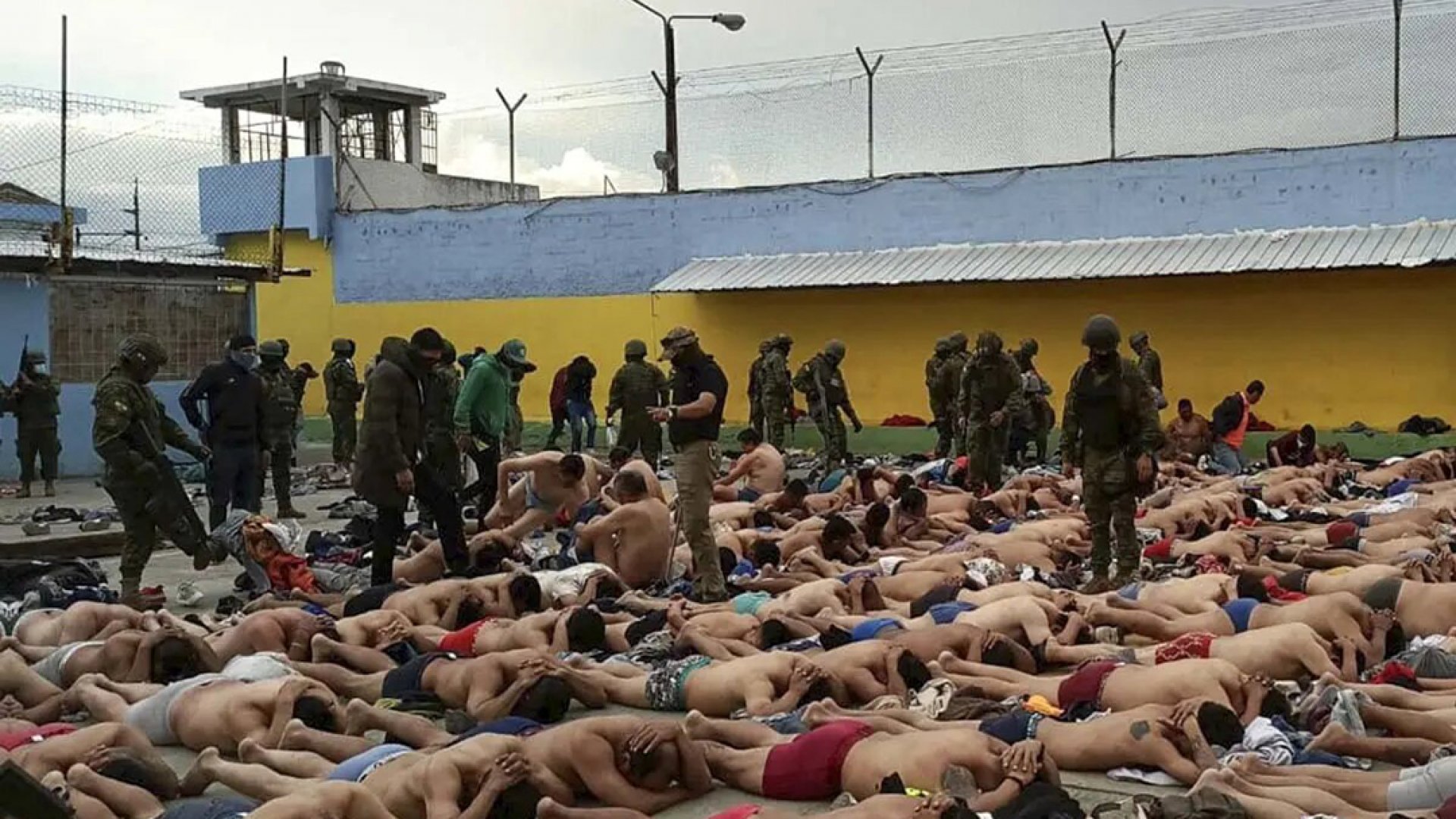 Ecuador sofoca los motines en las cárceles y libera a los más de 169 rehenes