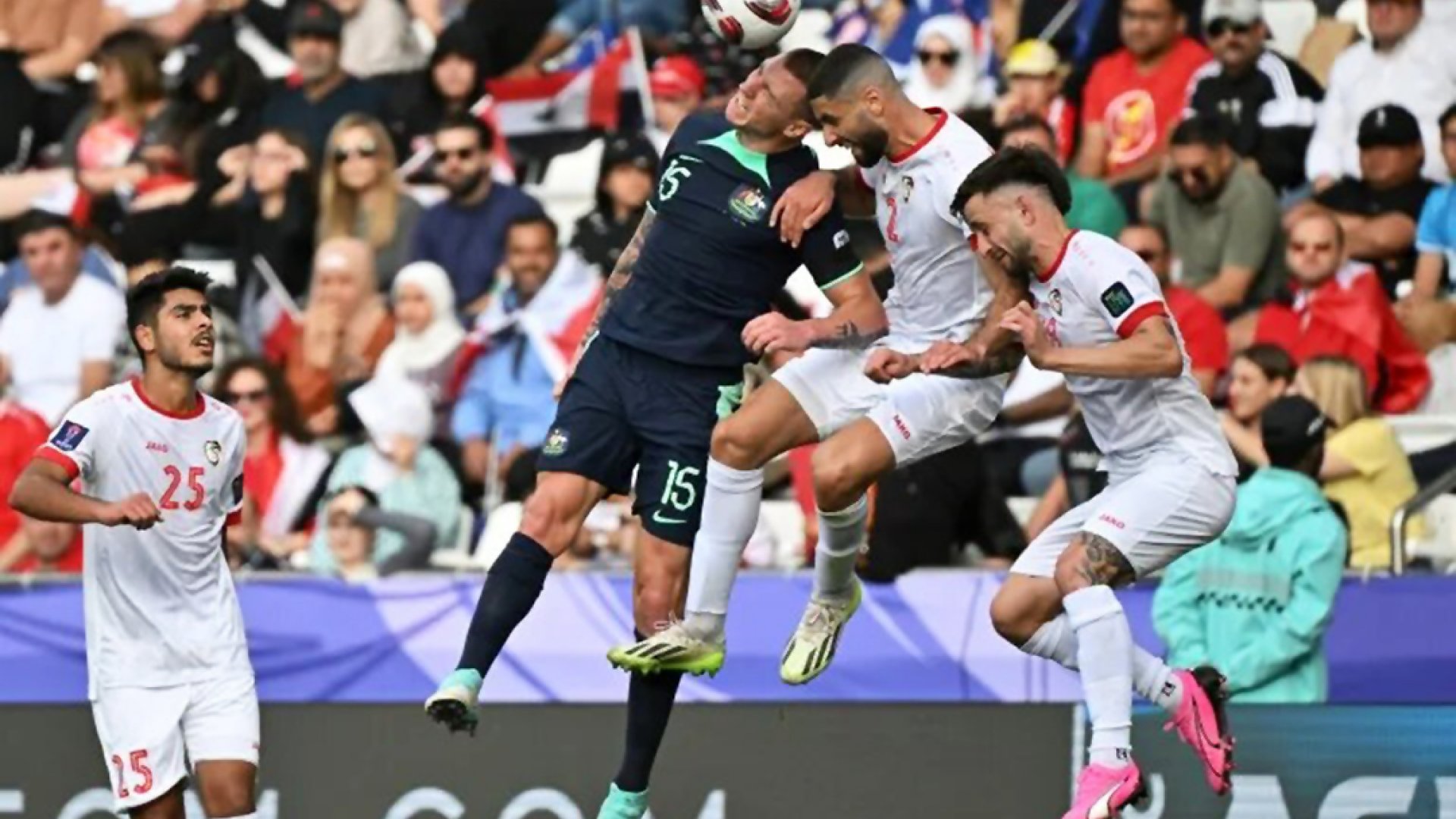 Australia se mete en octavos y Uzbekistán los acaricia