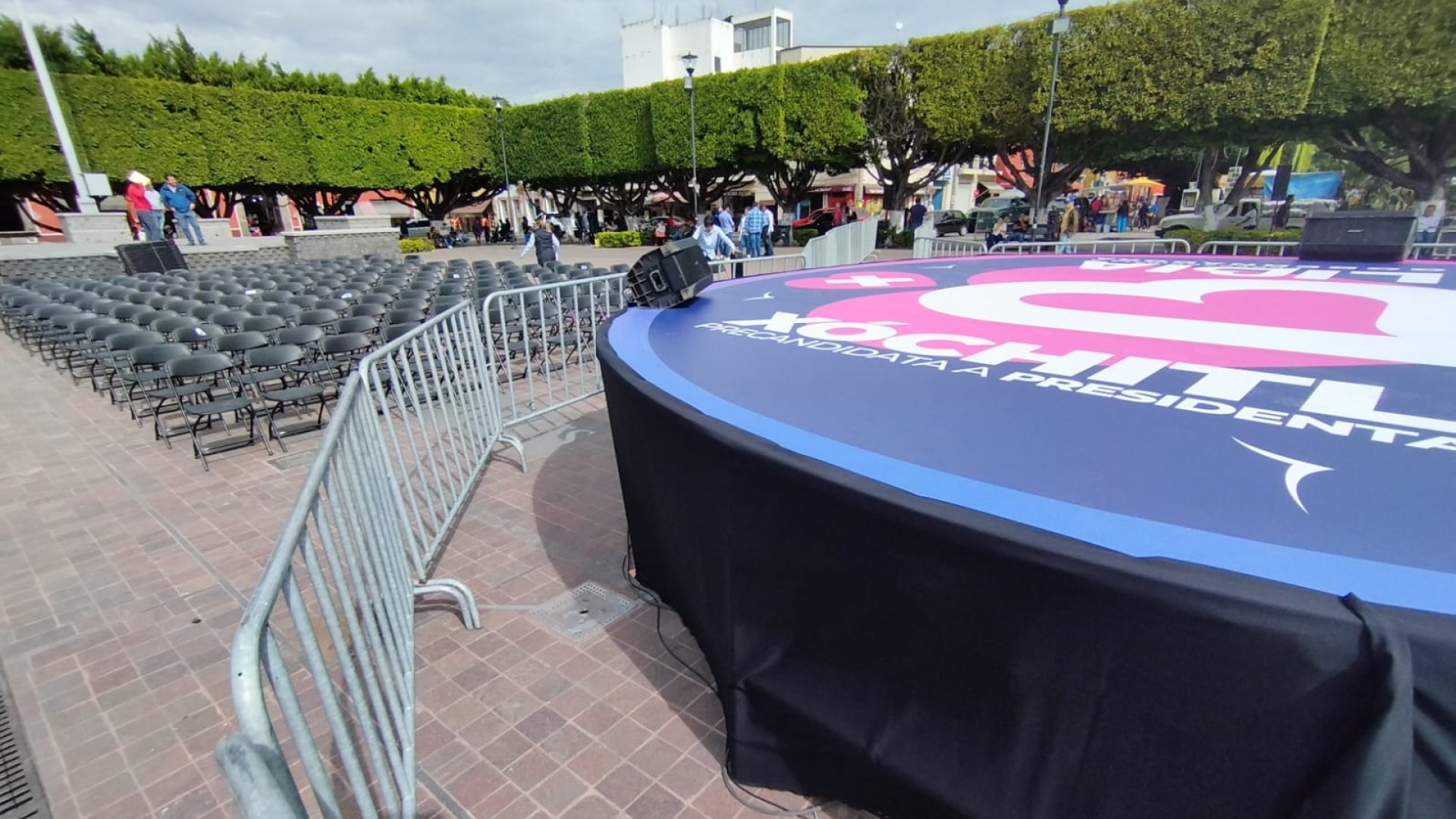 Vacía, la explanada desde donde cerrará precampaña Xóchitl Gálvez