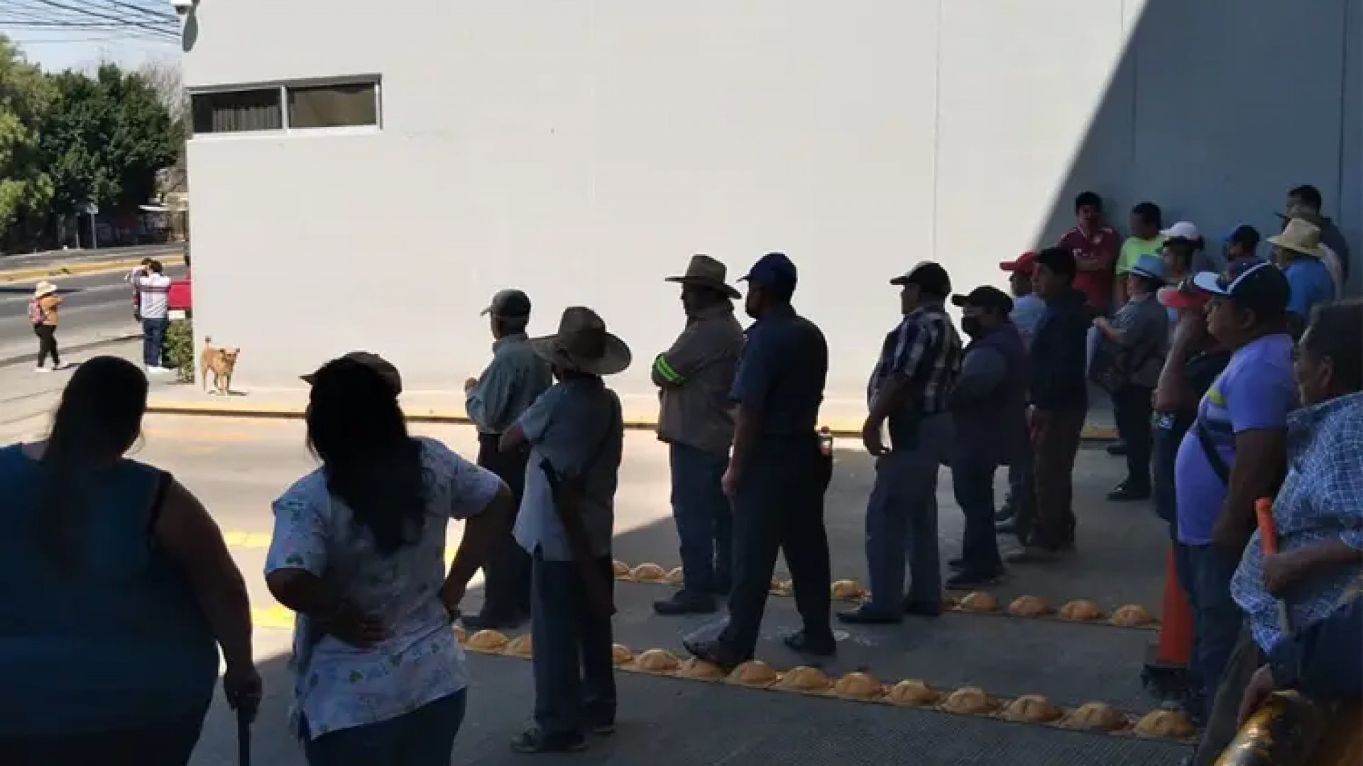 Toman sede de Policía en Oaxaca; retienen a trabajadores