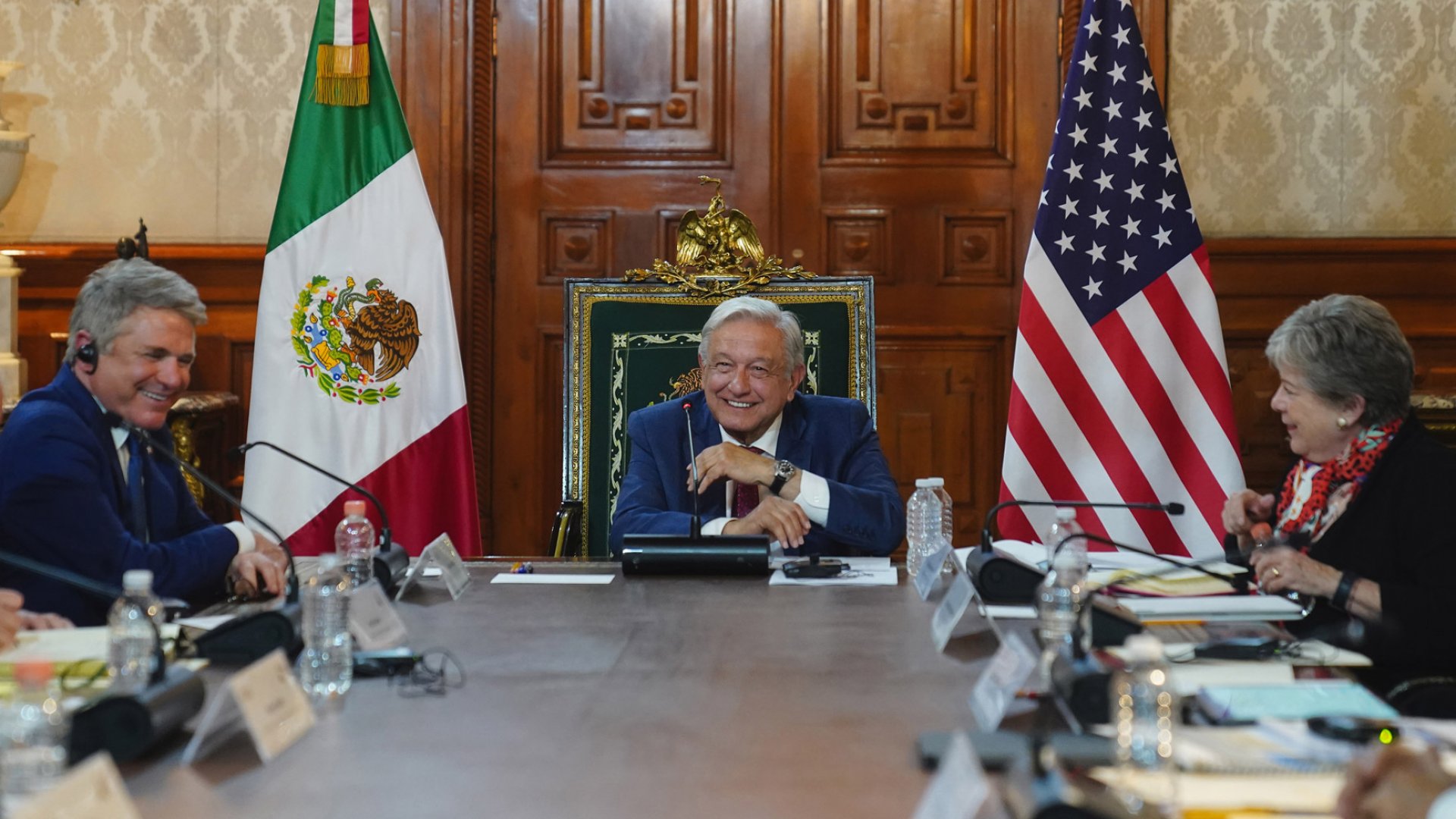 AMLO dialoga con congresistas republicanos y demócrata en Palacio Nacional