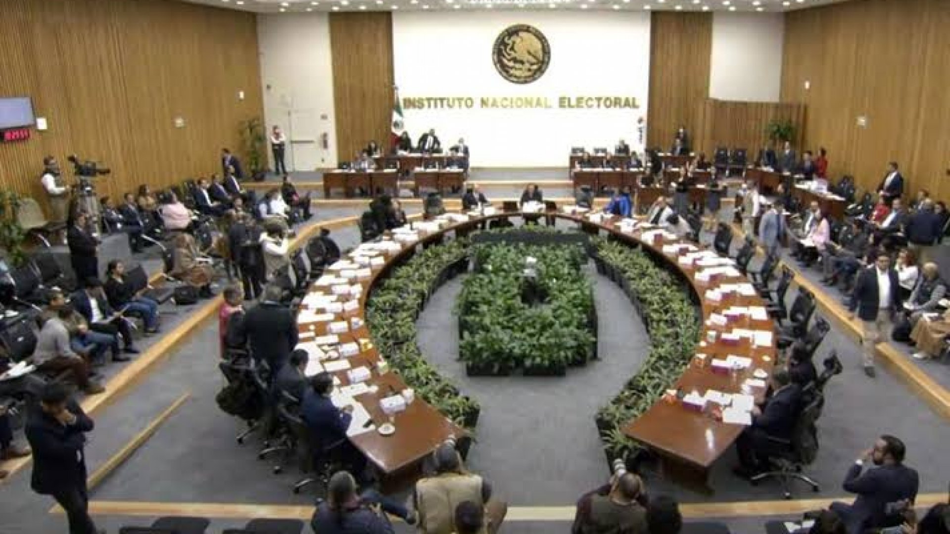 Secretaria Ejecutiva del INE se ausenta en su primera sesión