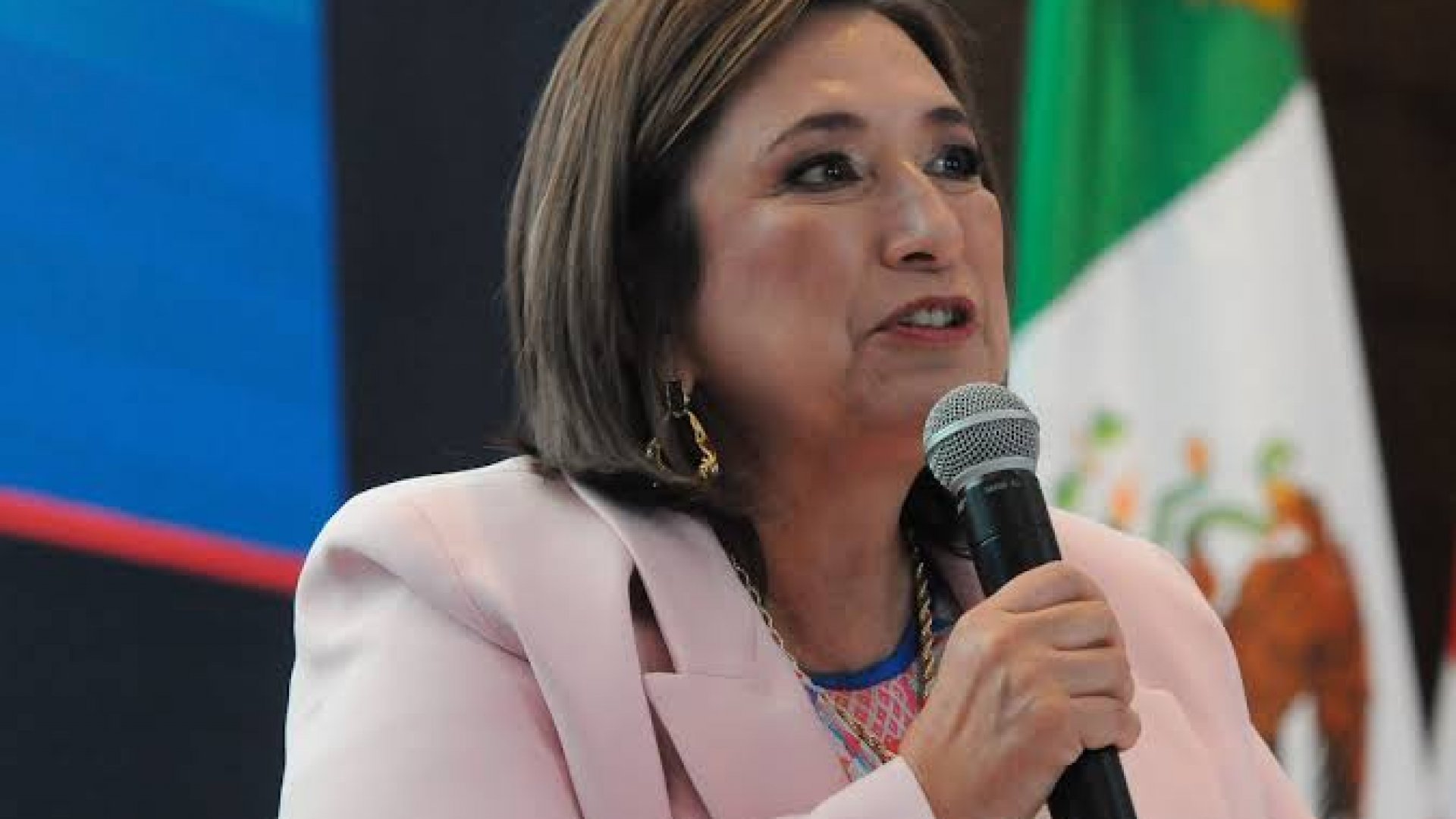 Xóchitl Gálvez estrena su ‘Mañanera de la Verdad’ y se lanza contra AMLO