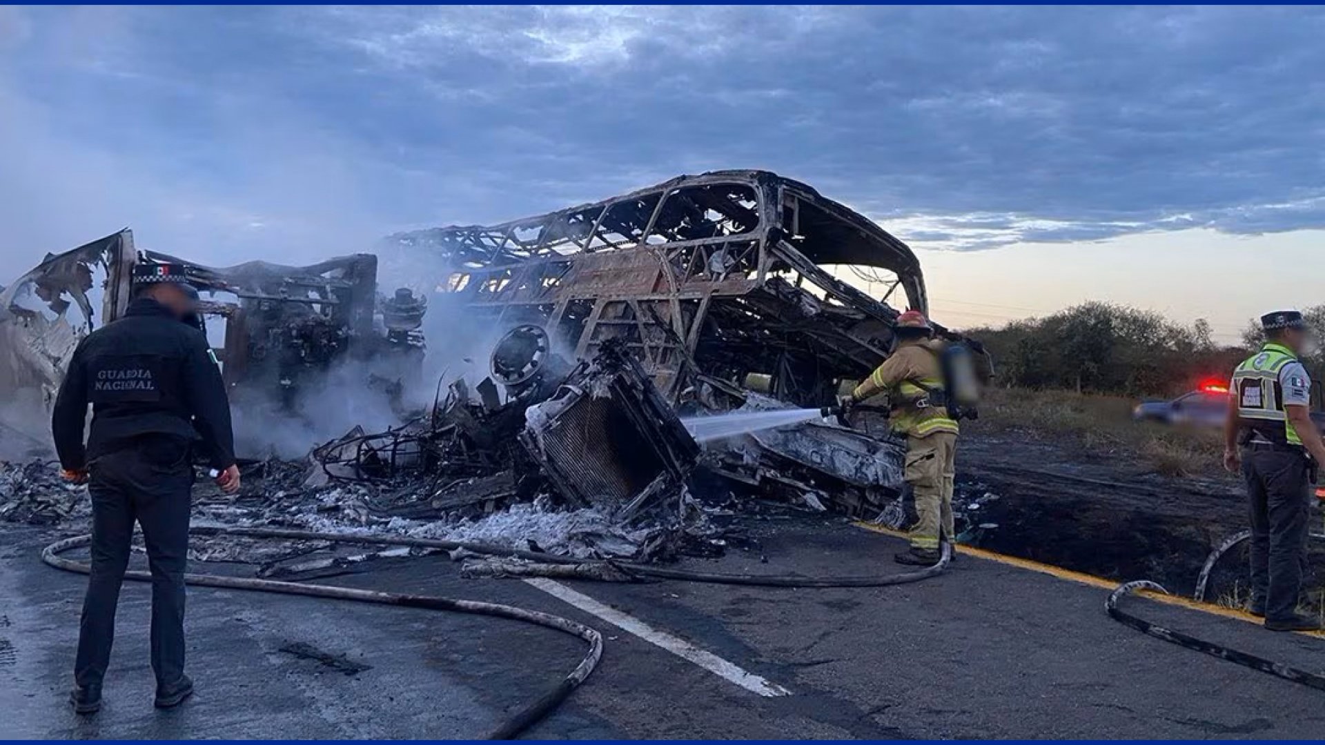 Choque de autobús con tráiler deja 19 muertos y 22 heridos