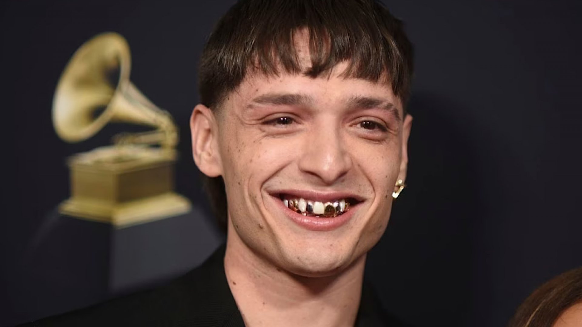 Peso Pluma gana su primer Grammy por su álbum ‘Génesis’
