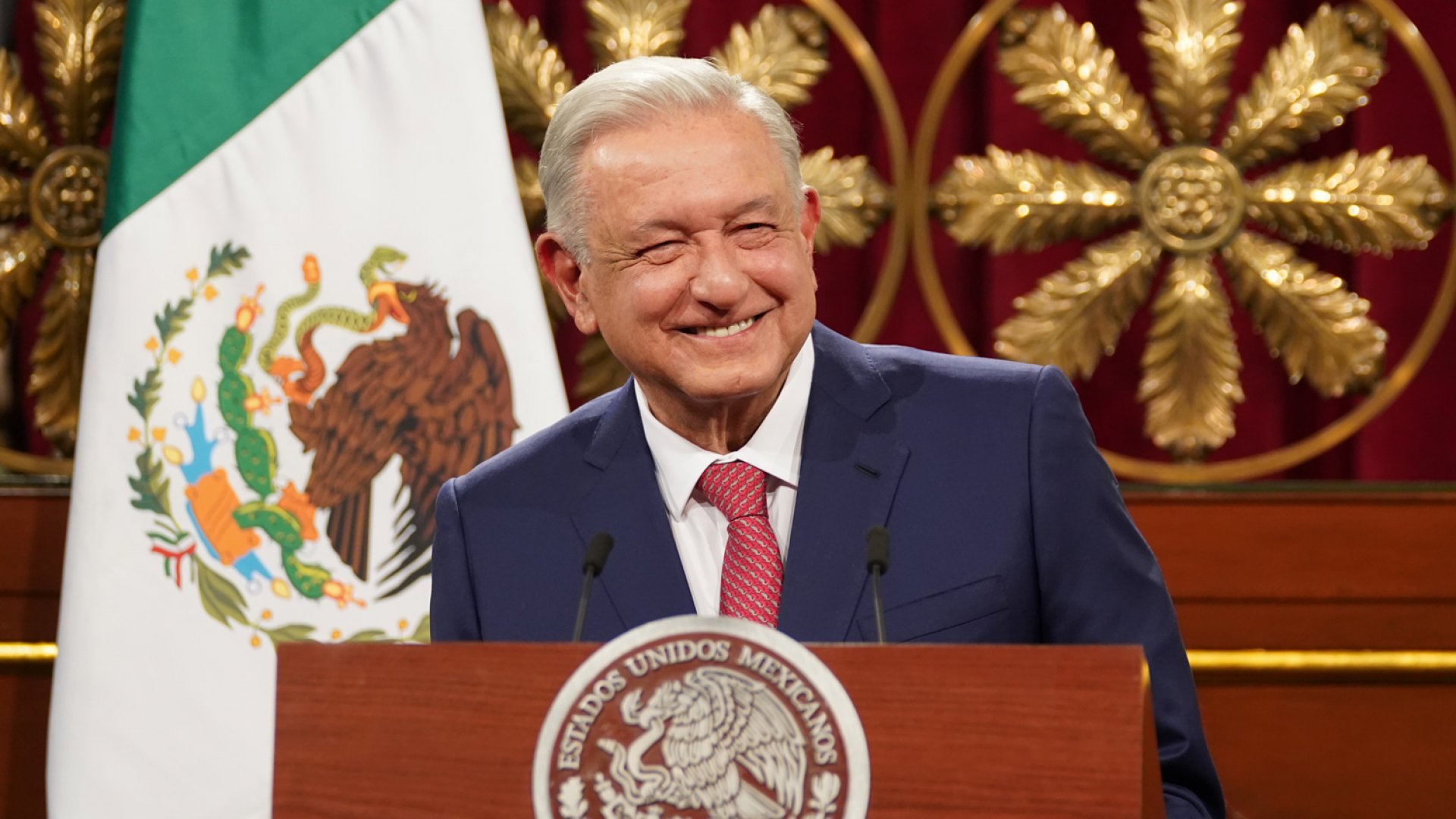 AMLO presenta iniciativas de reforma a la Constitución