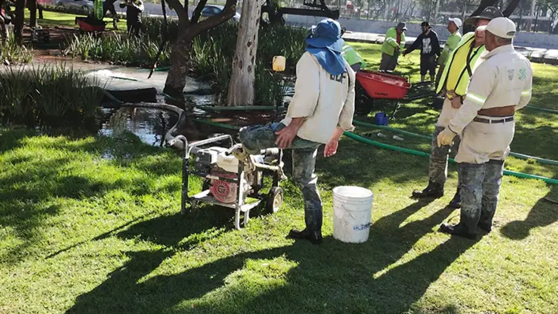 Reportan megafuga de agua en Insurgentes Norte