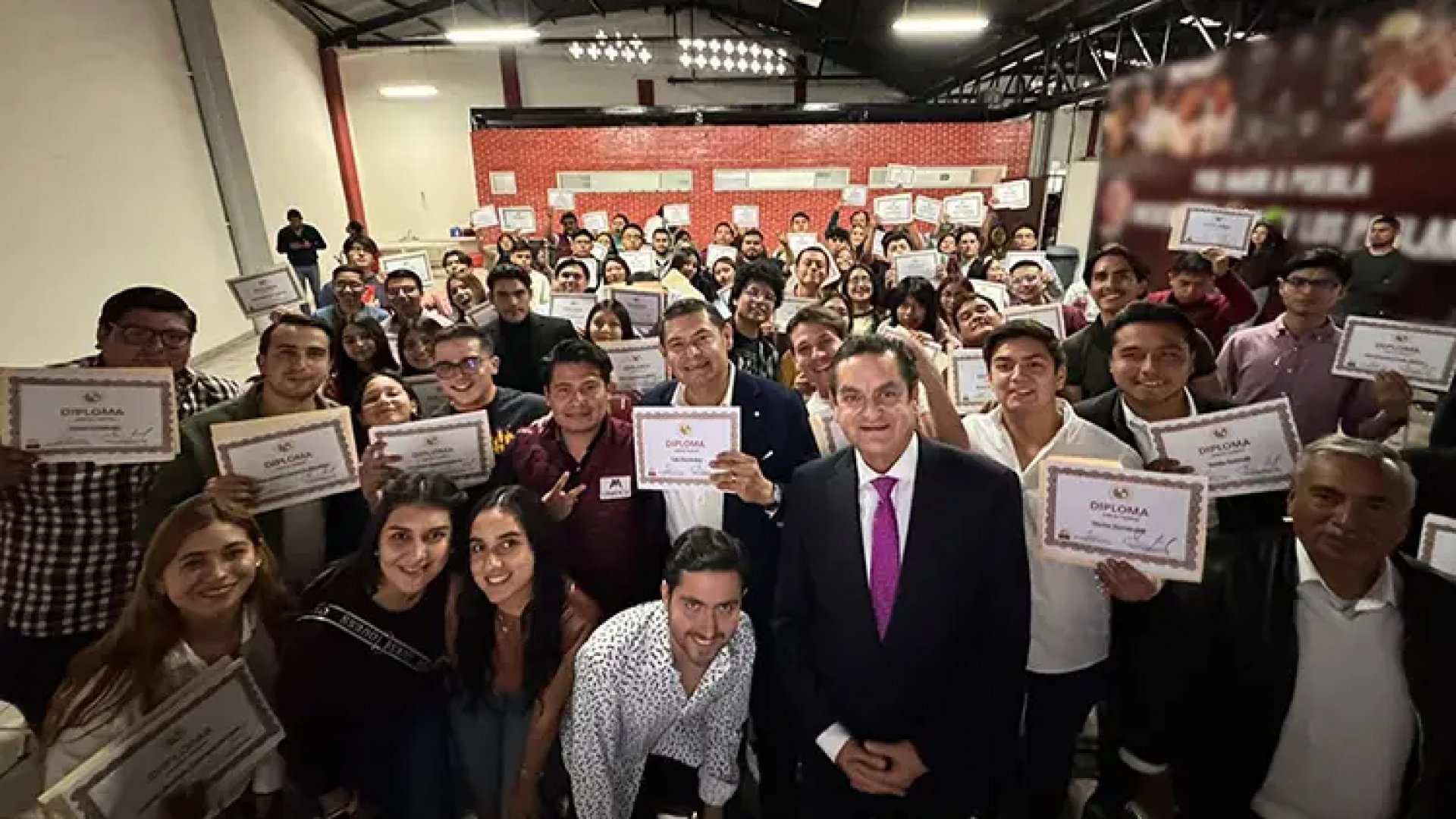 Trabajamos en el Senado por los jóvenes: Alejandro Armenta