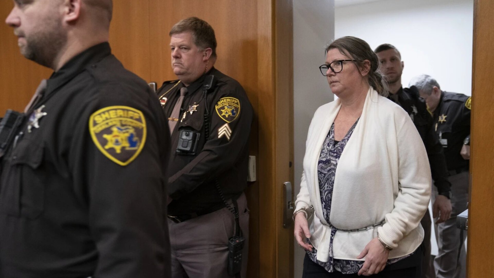 Jurado declara culpable de homicidio involuntario a Jennifer Crumbley
