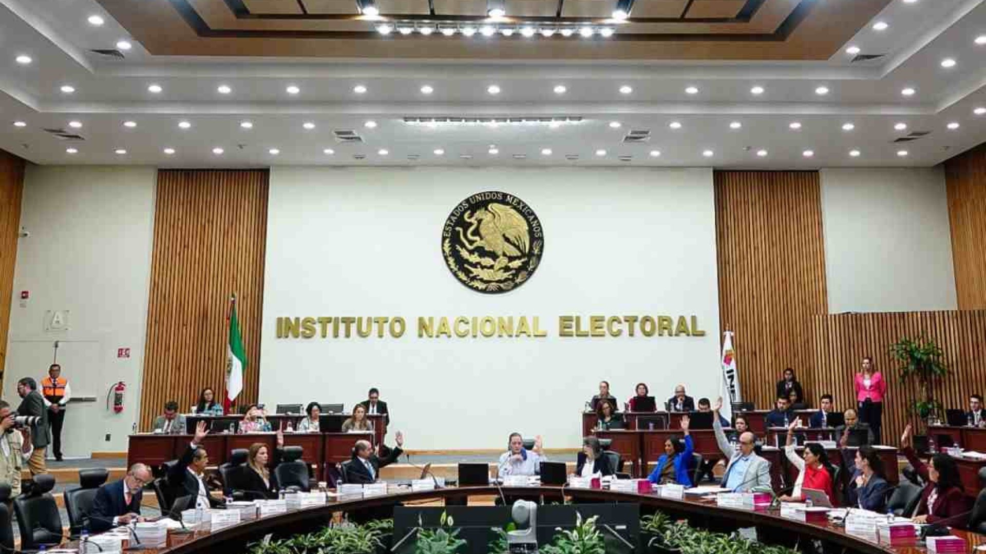 Consejeros electorales se oponen al bono del INE