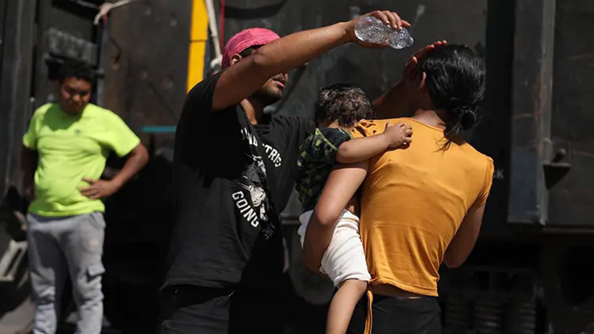 Pide AMLO a EU regularizar a migrantes mexicanos