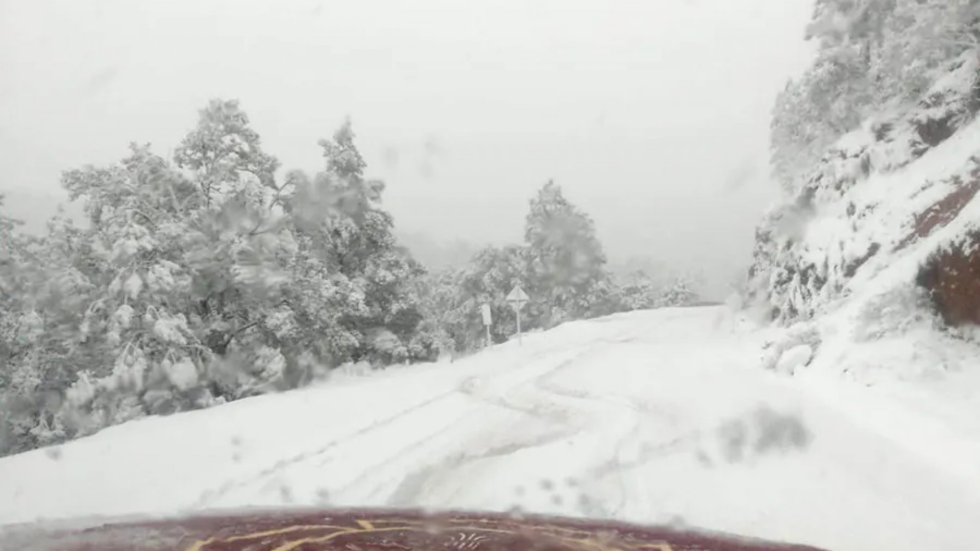Nevadas en Chihuahua provocan cierres en carreteras