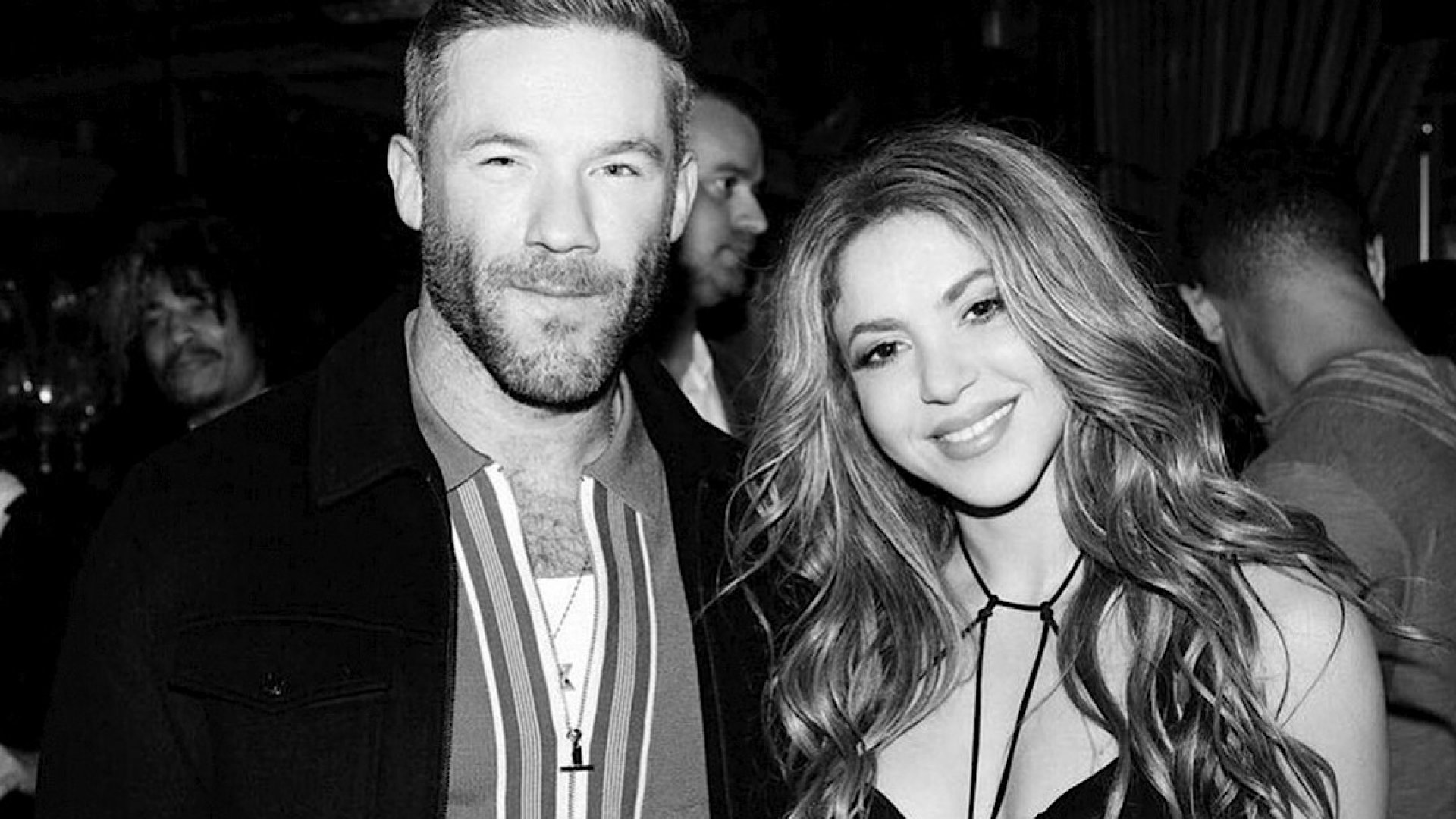 Eleva Shakira rumores de romance con ex jugador de la NFL