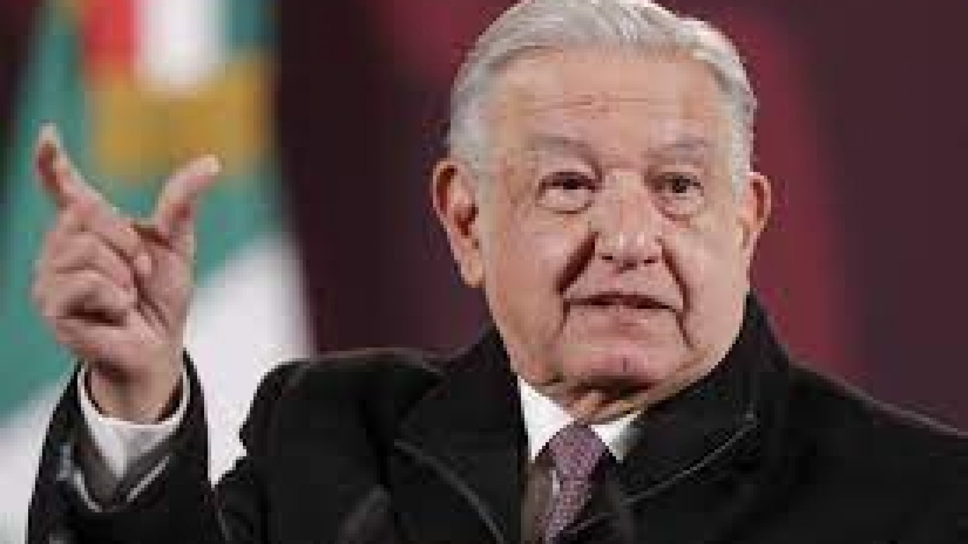 AMLO compara a Tim Golden con Loret de Mola