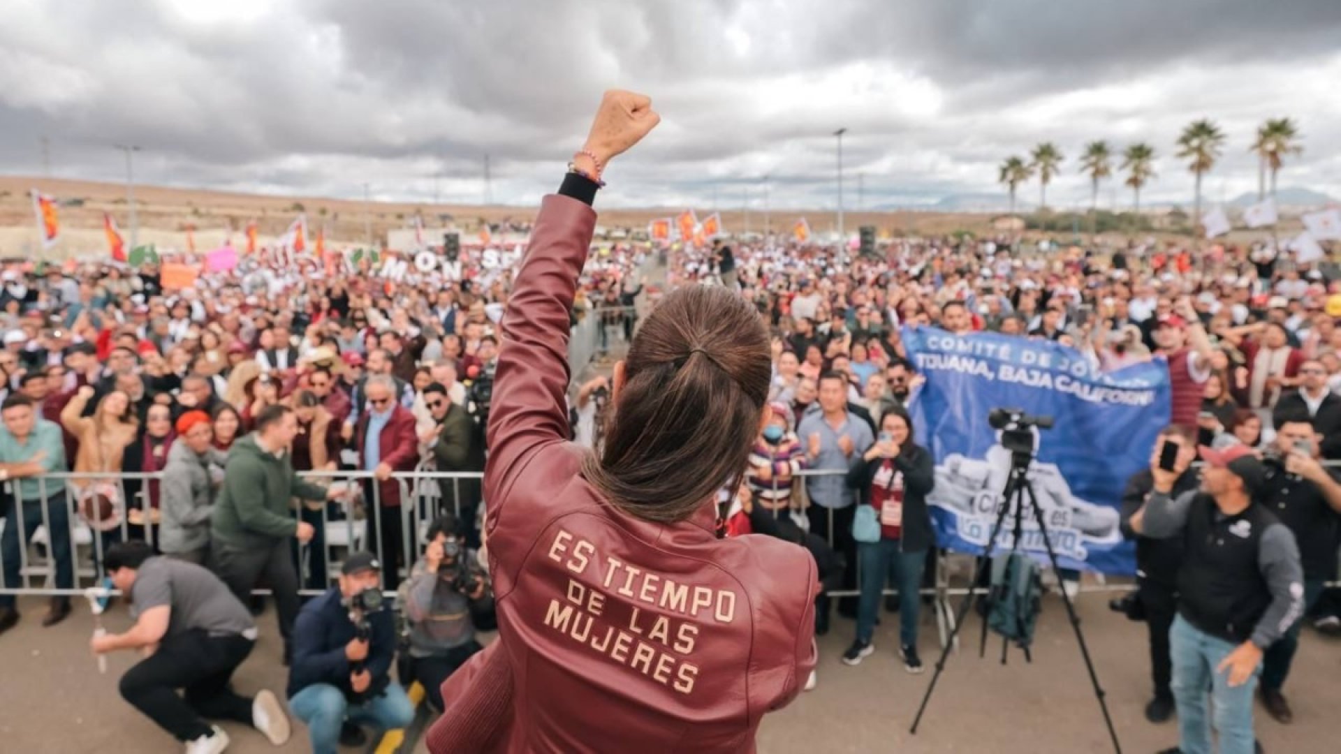 Con ambiente de fiesta reciben a Sheinbaum en Cabo San Lucas