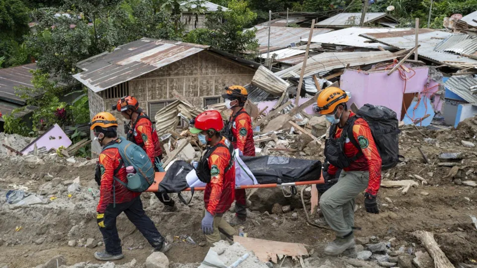 Van 27 muertos por deslizamiento de tierra en Filipinas