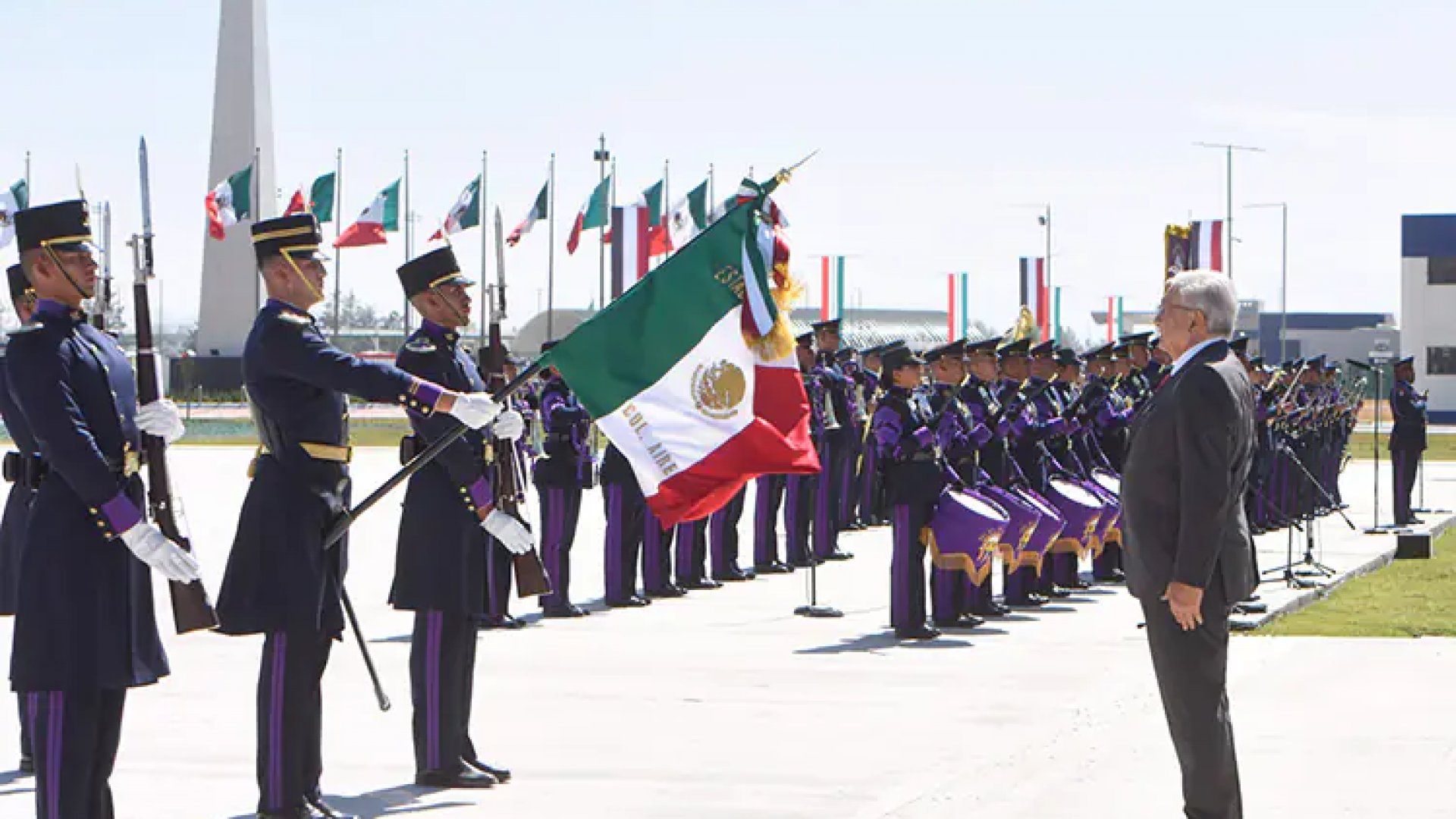 Agradece AMLO a Fuerza Aérea Mexicana labor en beneficio del país