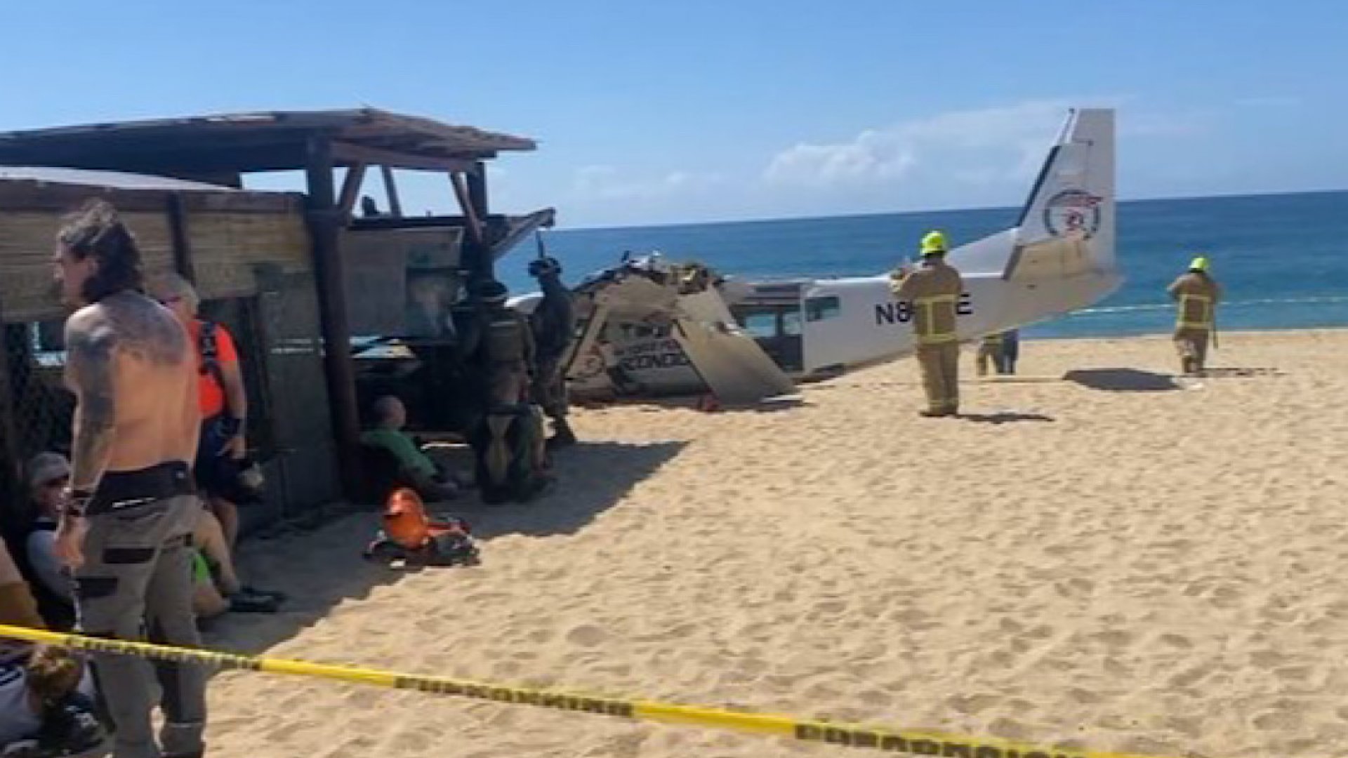 Avioneta aterriza de emergencia en playa de Puerto Escondido