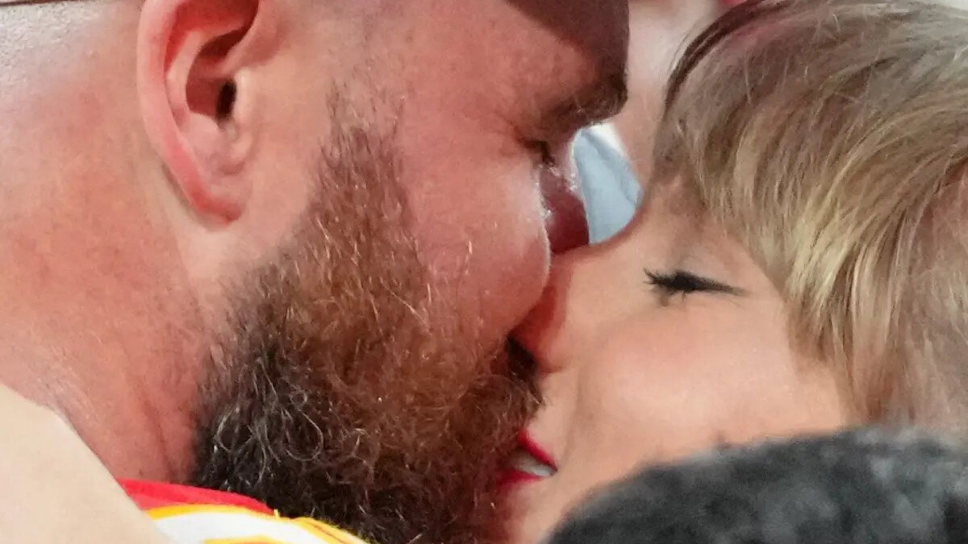 La felicitación de Taylor Swift a Kelce no se vio en TV
