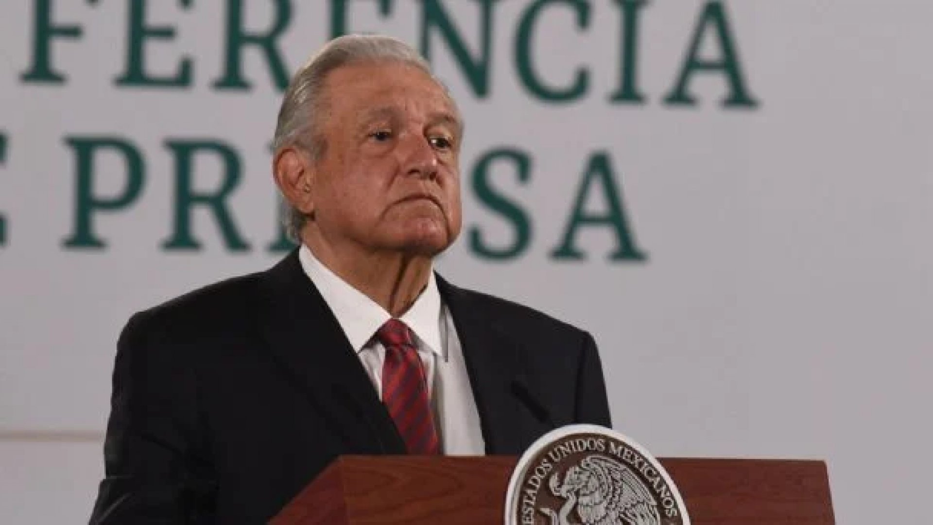 AMLO acusa campaña negra en su contra