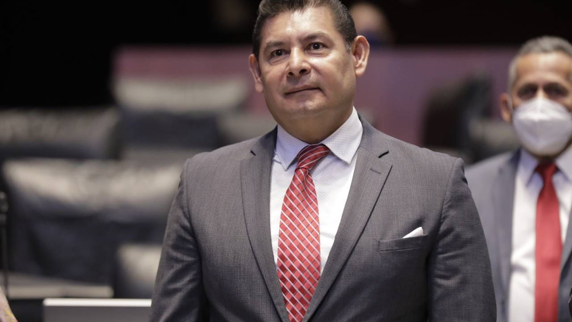 Alejandro Armenta lidera contienda por la gubernatura de Puebla (WP 41970)