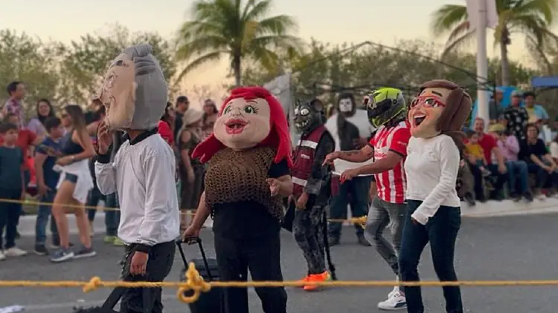 ‘Recrean’ con botargas el atentado contra activista Jamile Moguel en Campeche