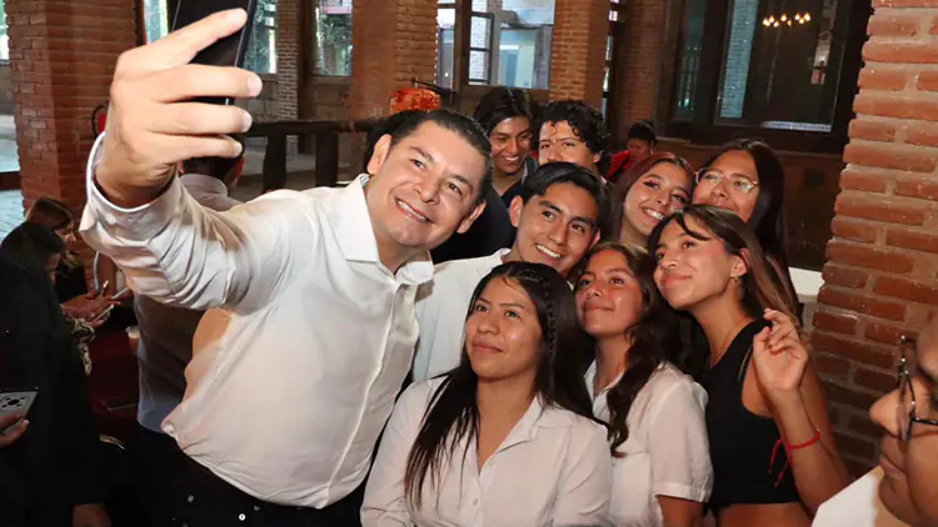 Juventud de Puebla, soporte de transformación de presente y futuro: Alejandro Armenta