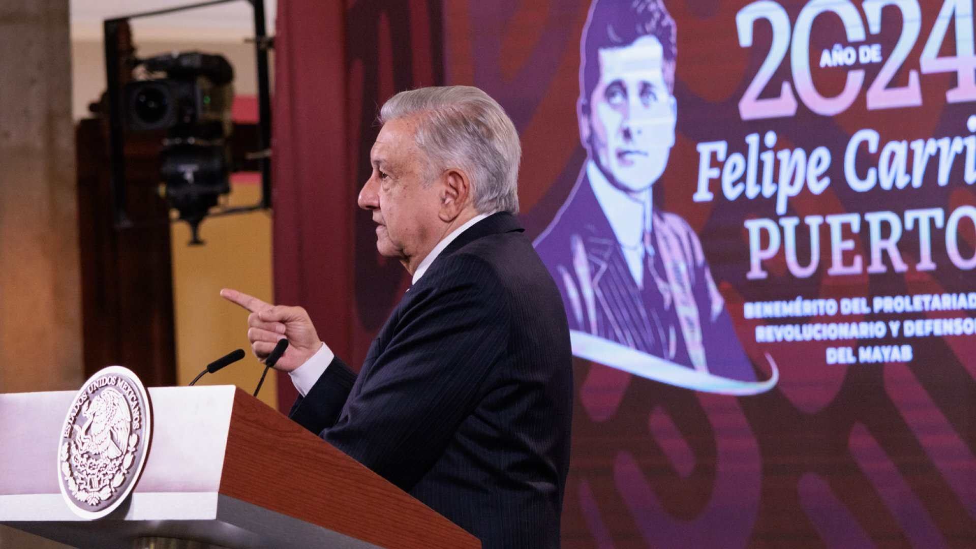 AMLO promueve reforma que asegura gratuidad en servicios médicos y prohibición de drogas químicas y vapeadores.