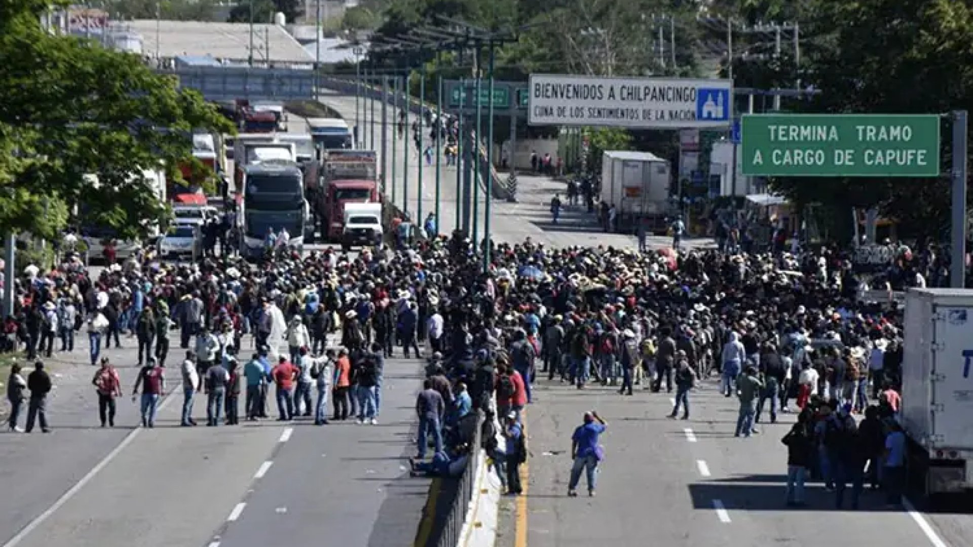 Paro de transportistas es politiquería; no nos dejaremos chantajear: AMLO