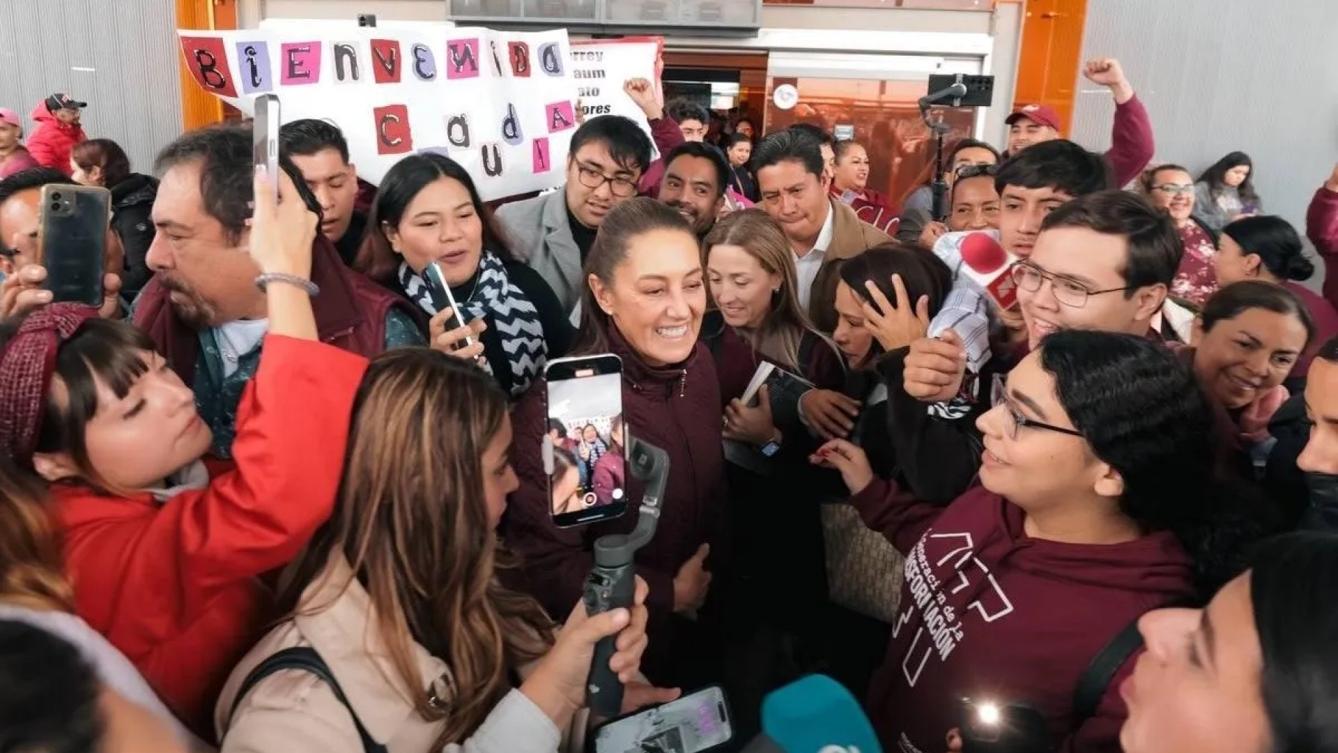 Claudia Sheinbaum es arropada por militancia de Monterrey