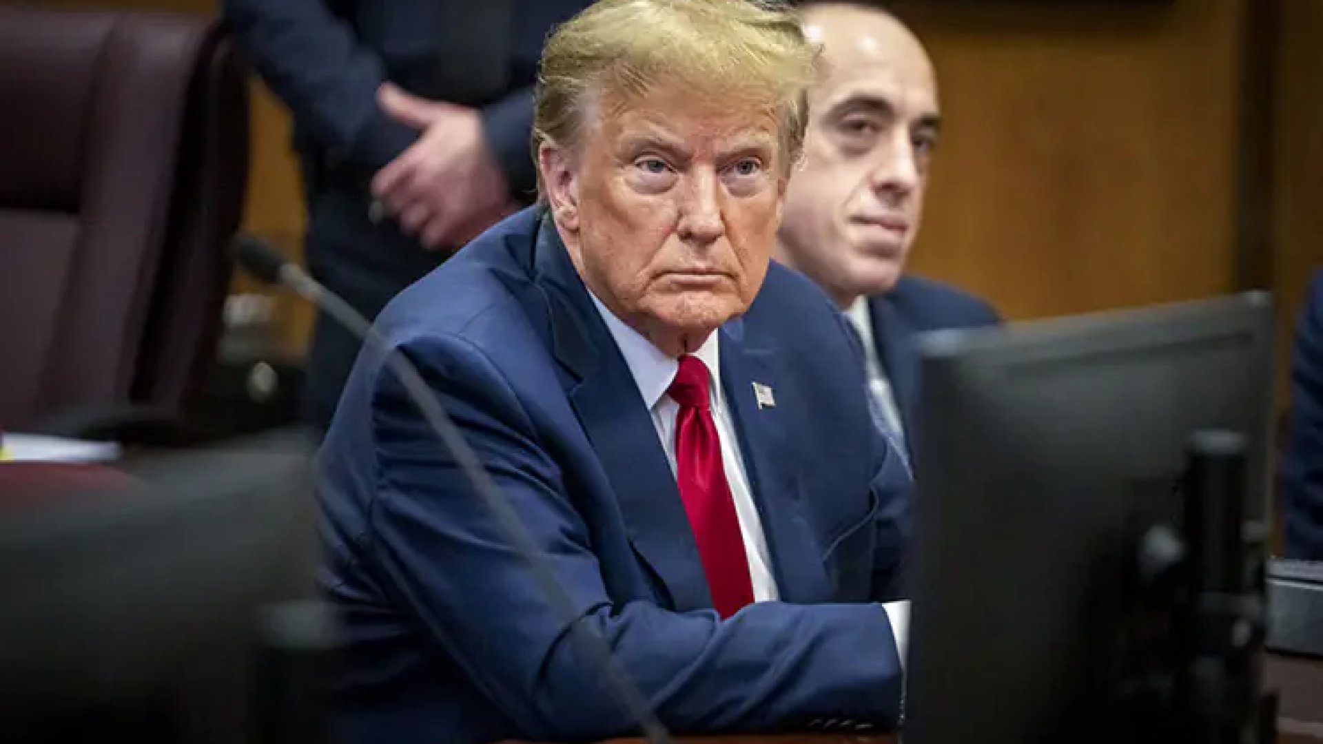 Multan a Donald Trump con 355 mdd por fraude